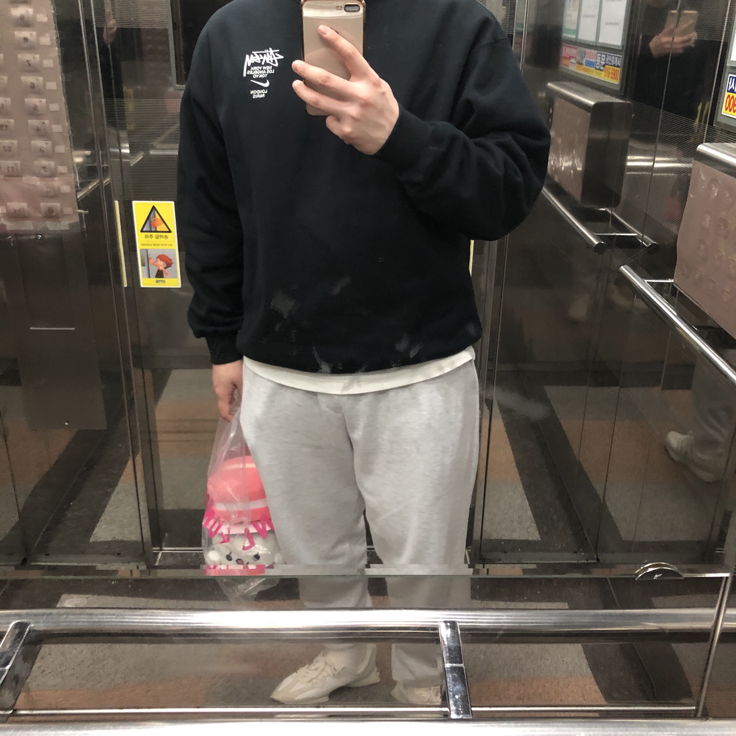 Nike x Stussy NRG ZR Fleece Crewneck Black - Asia, New Balance x Casablanca 327 Idealist Off White Green 착용 스타일