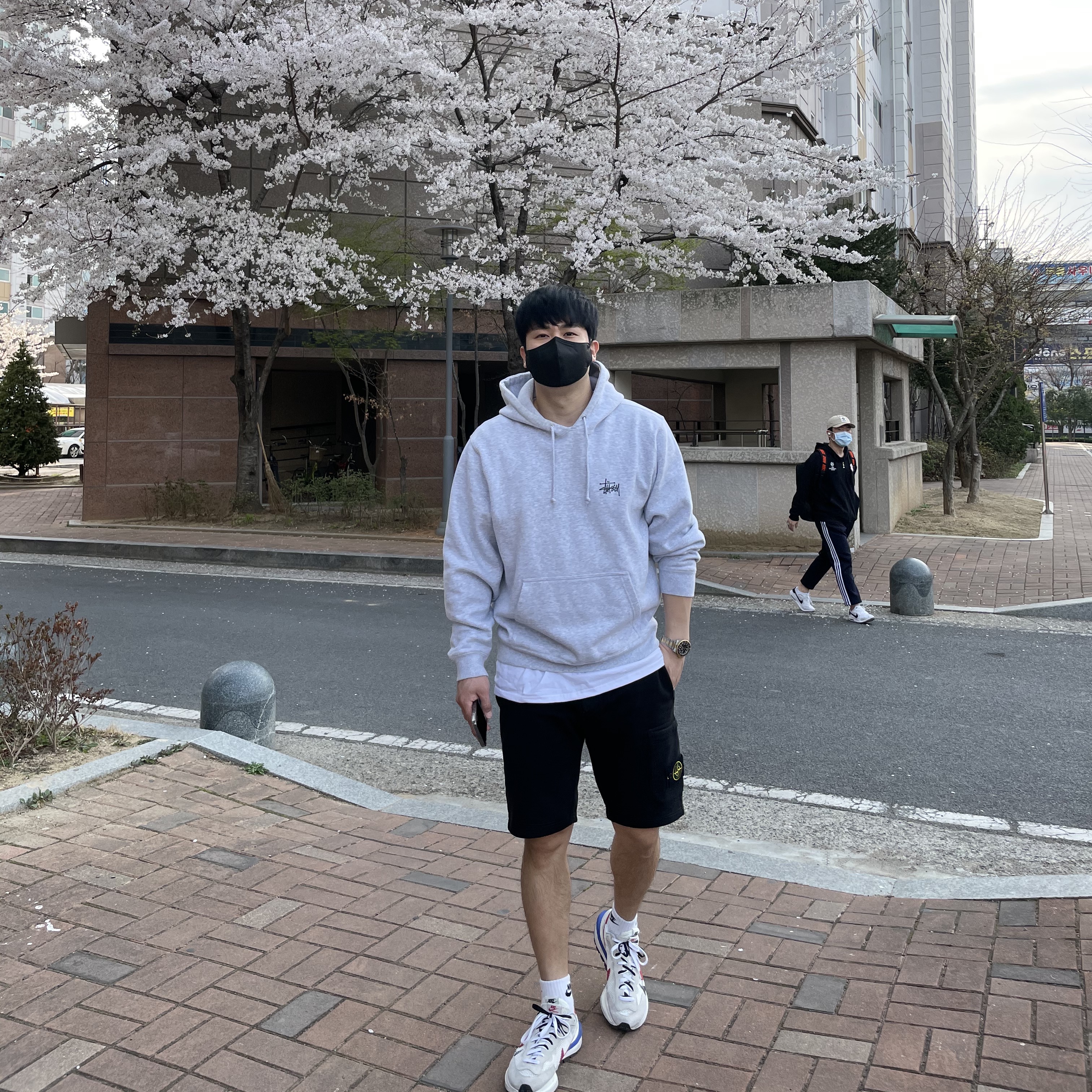 Nike x Sacai VaporWaffle Royal Fuchsia 착용 스타일