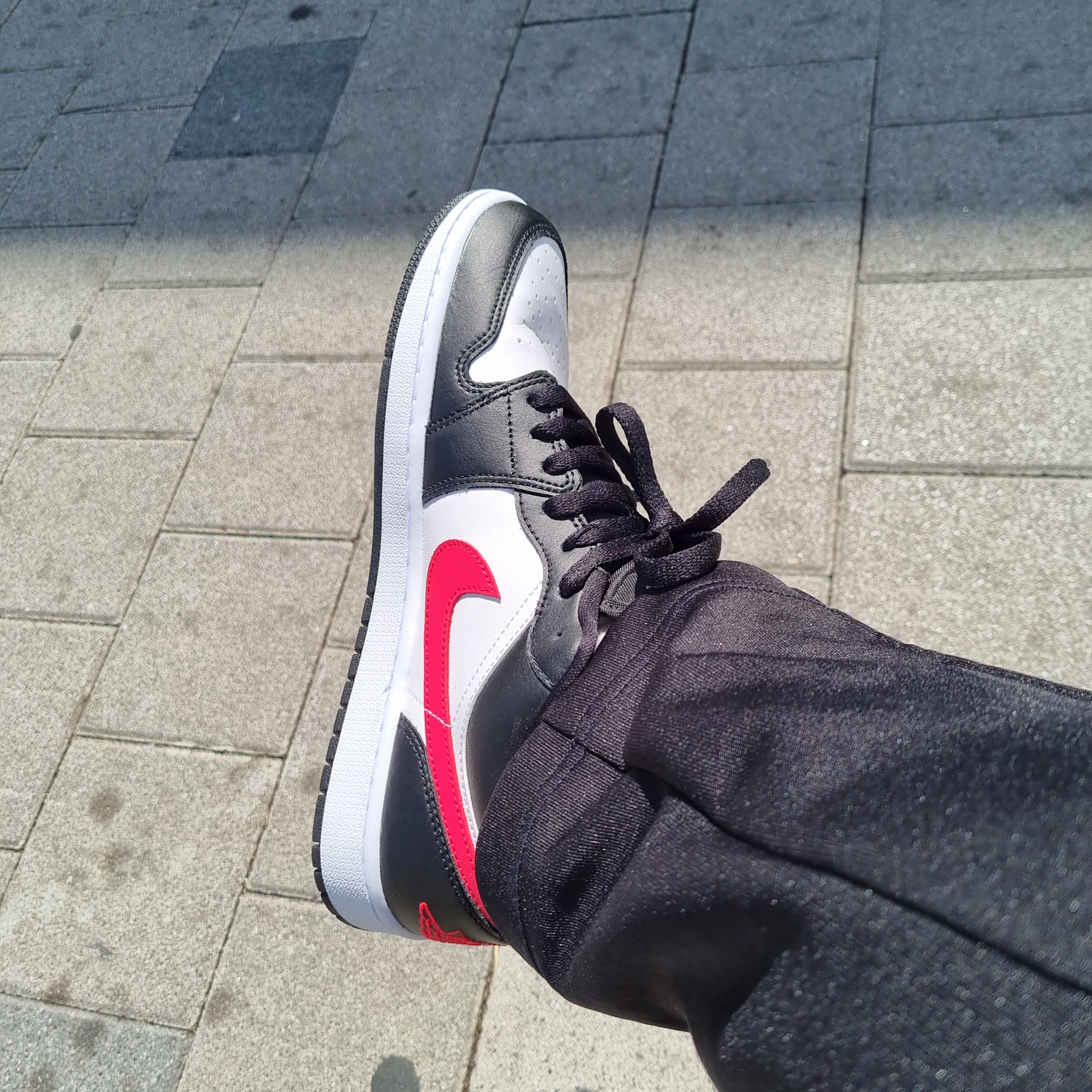 (W) Jordan 1 Low Black Siren Red 착용 스타일