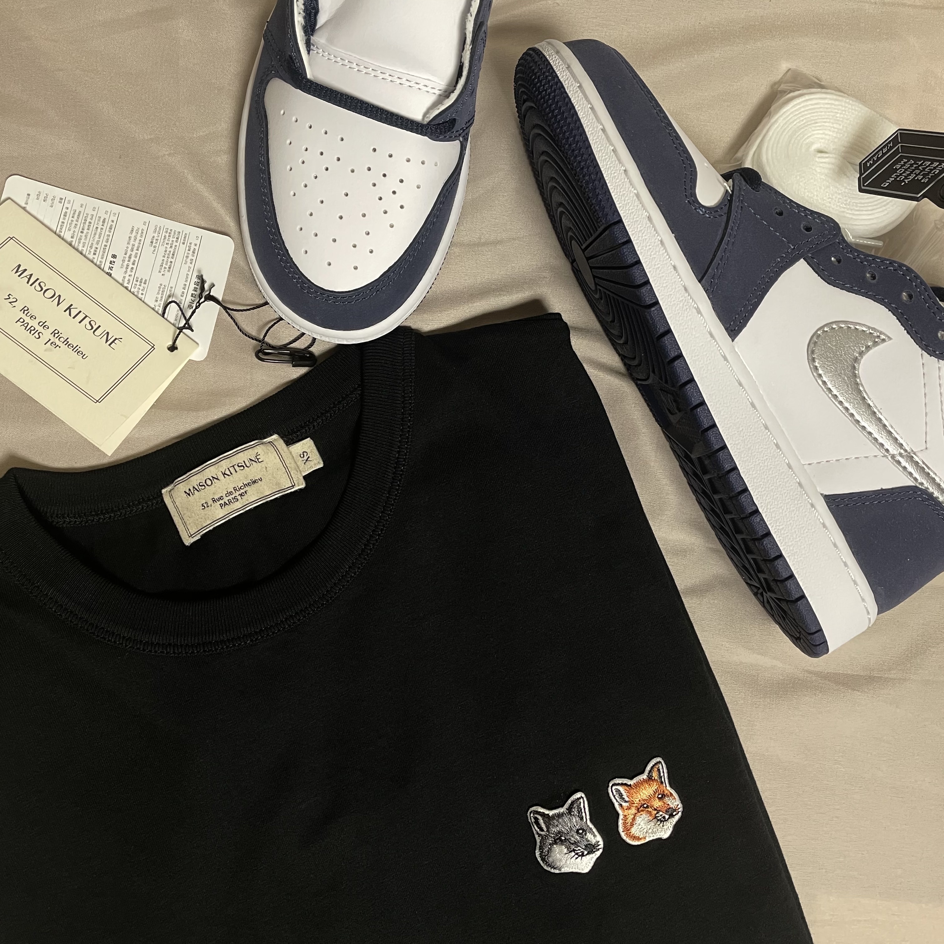 (GS) Jordan 1 Retro High OG CO.JP Midnight Navy, Maison Kitsune Double Fox Head Patch Classic T-Shirt Black 착용 스타일