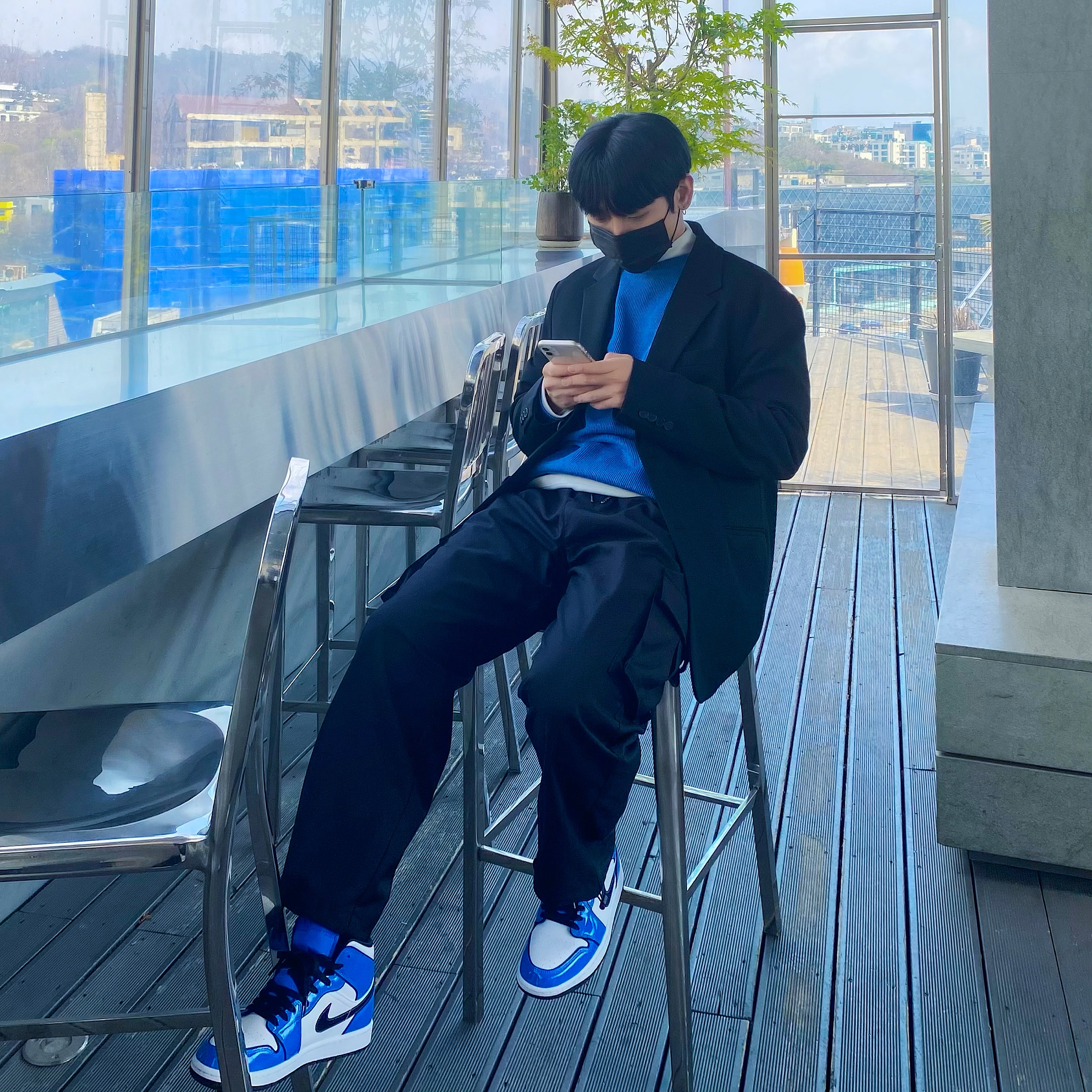 Jordan 1 Mid SE Signal Blue 착용 스타일