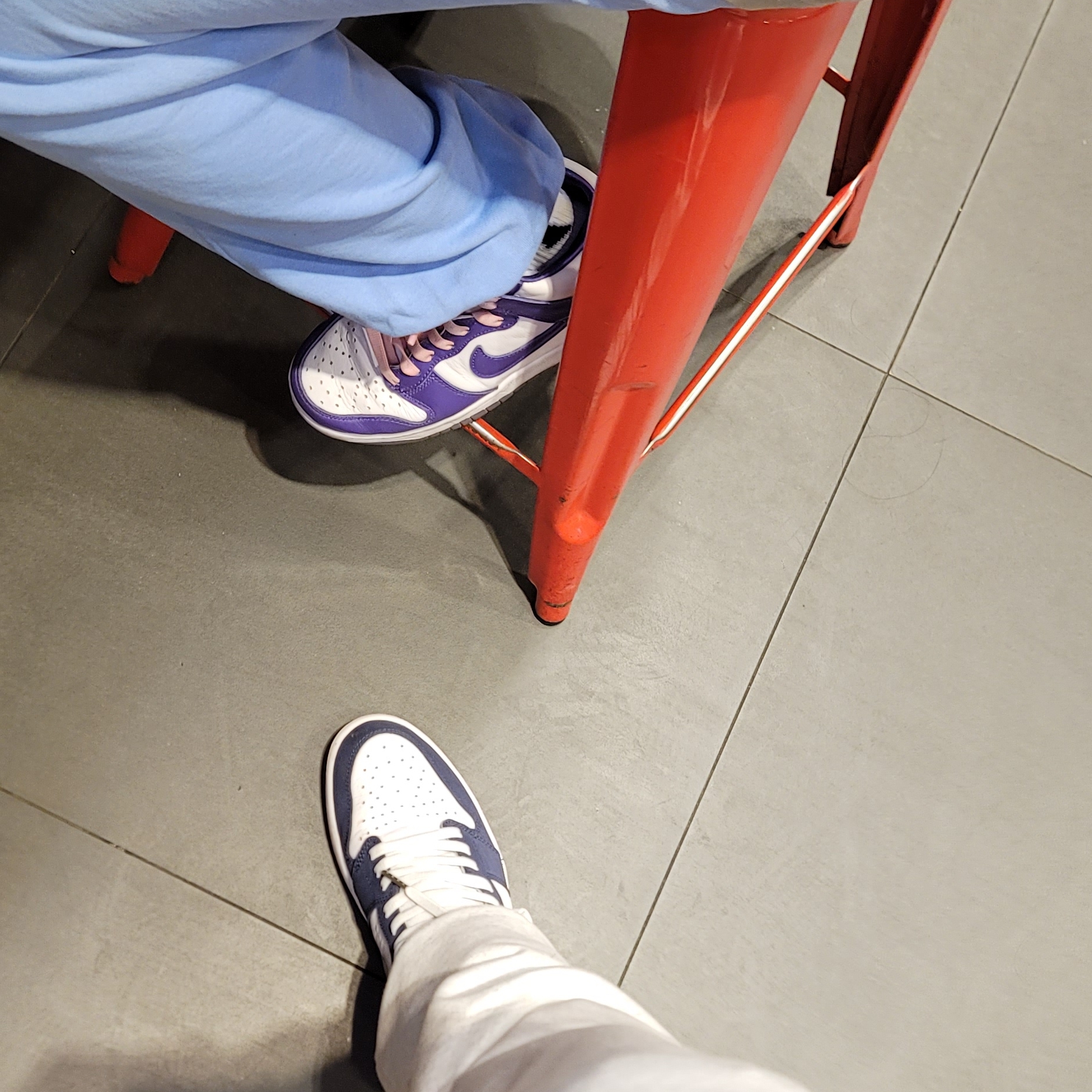 Jordan 1 Retro High OG CO.JP Midnight Navy, (W) Nike Dunk High SP Varsity Purple 착용 스타일
