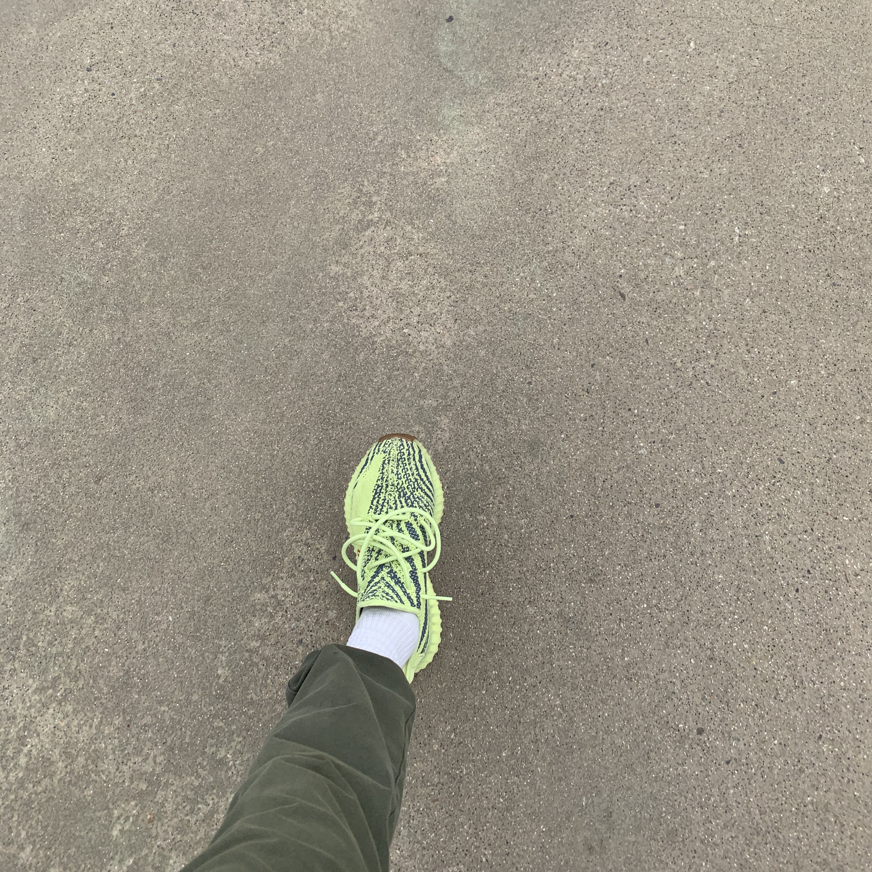 Adidas Yeezy Boost 350 V2 Semi Frozen Yellow ์ฐฉ์ฉ ์คํ์ผ