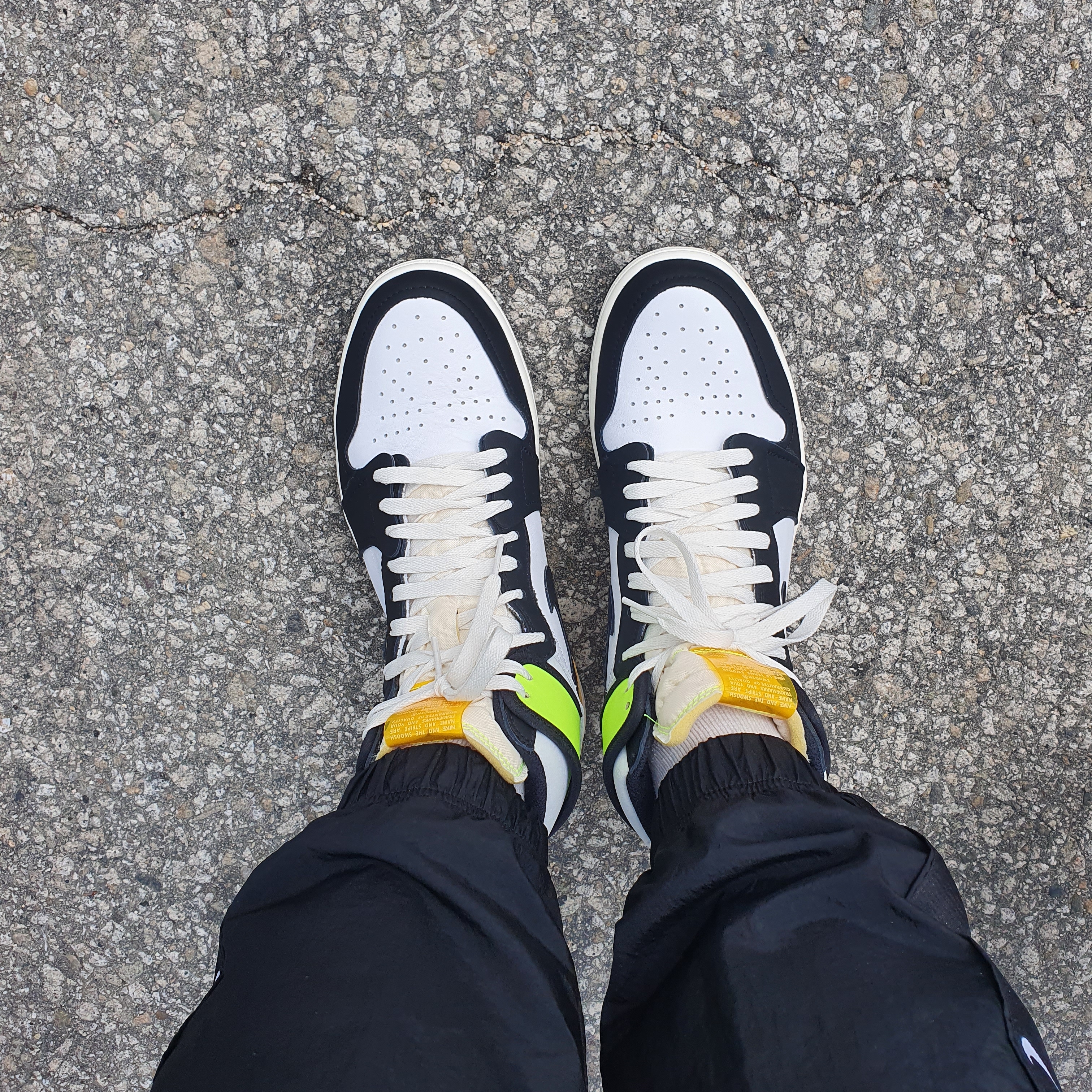 Jordan 1 Retro High OG Volt Gold 착용 스타일
