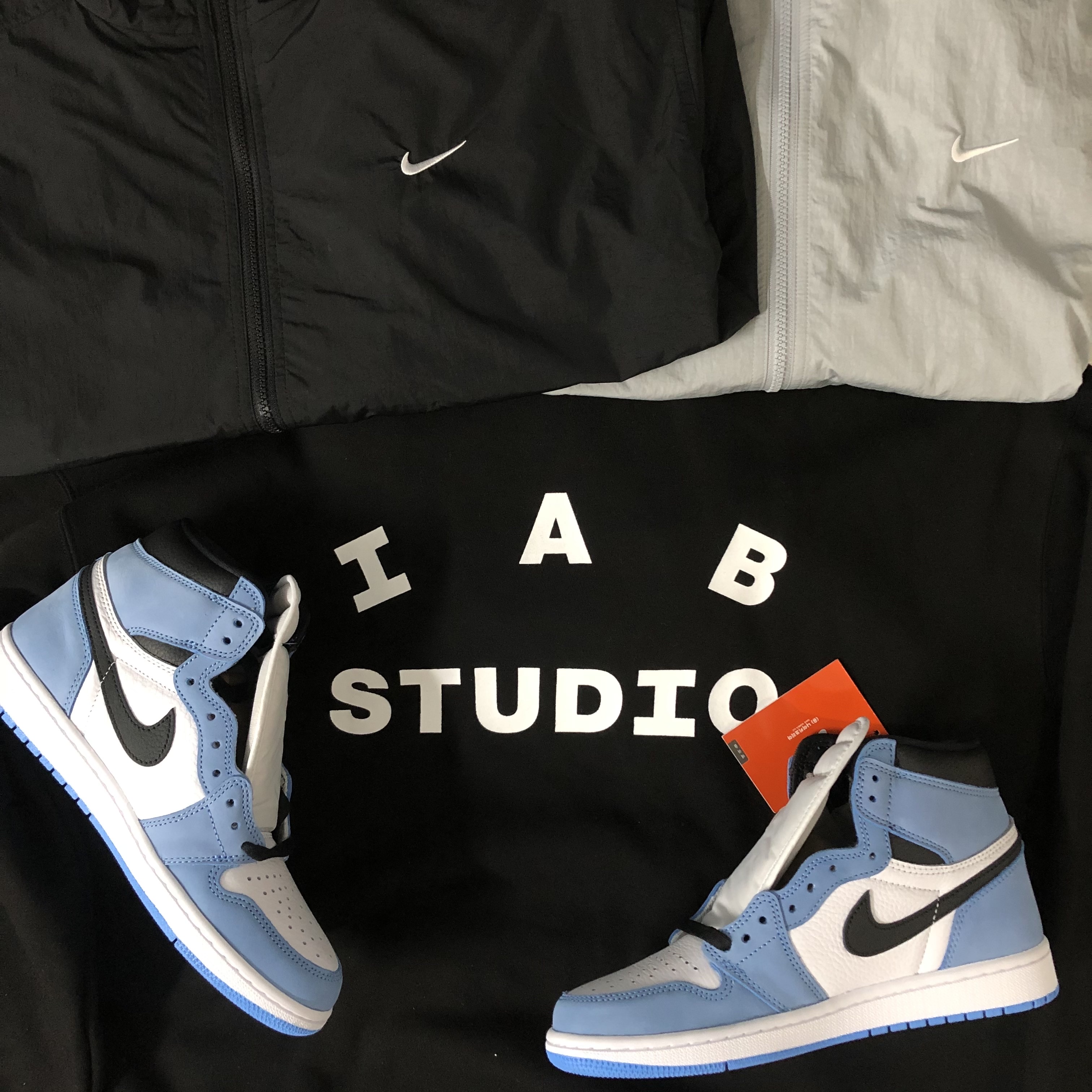 Jordan 1 Retro High OG University Blue, Nike M NRG Solo Swoosh Track Jacket Black - Asia 착용 스타일