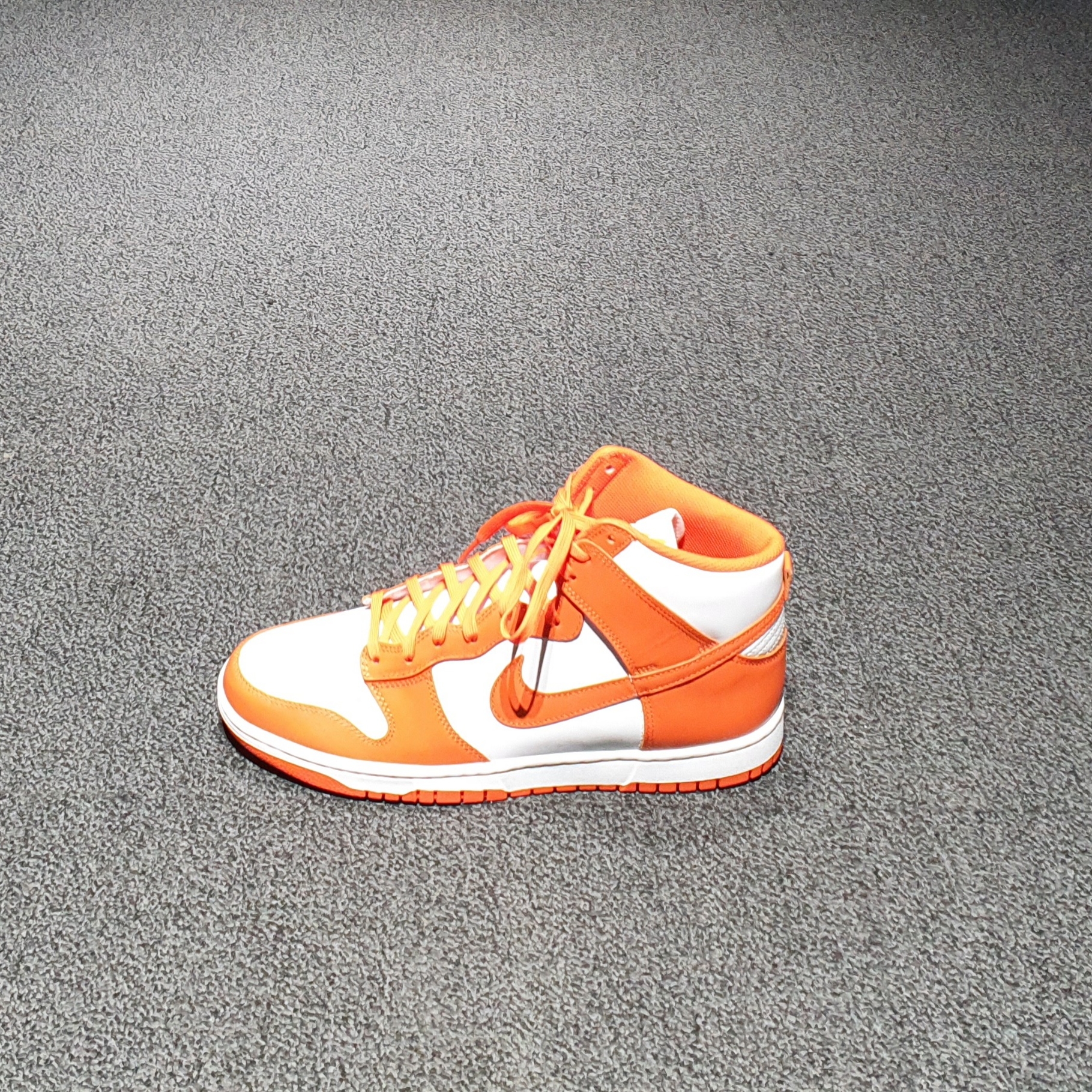 Nike Dunk High Retro Orange Blaze 착용 스타일