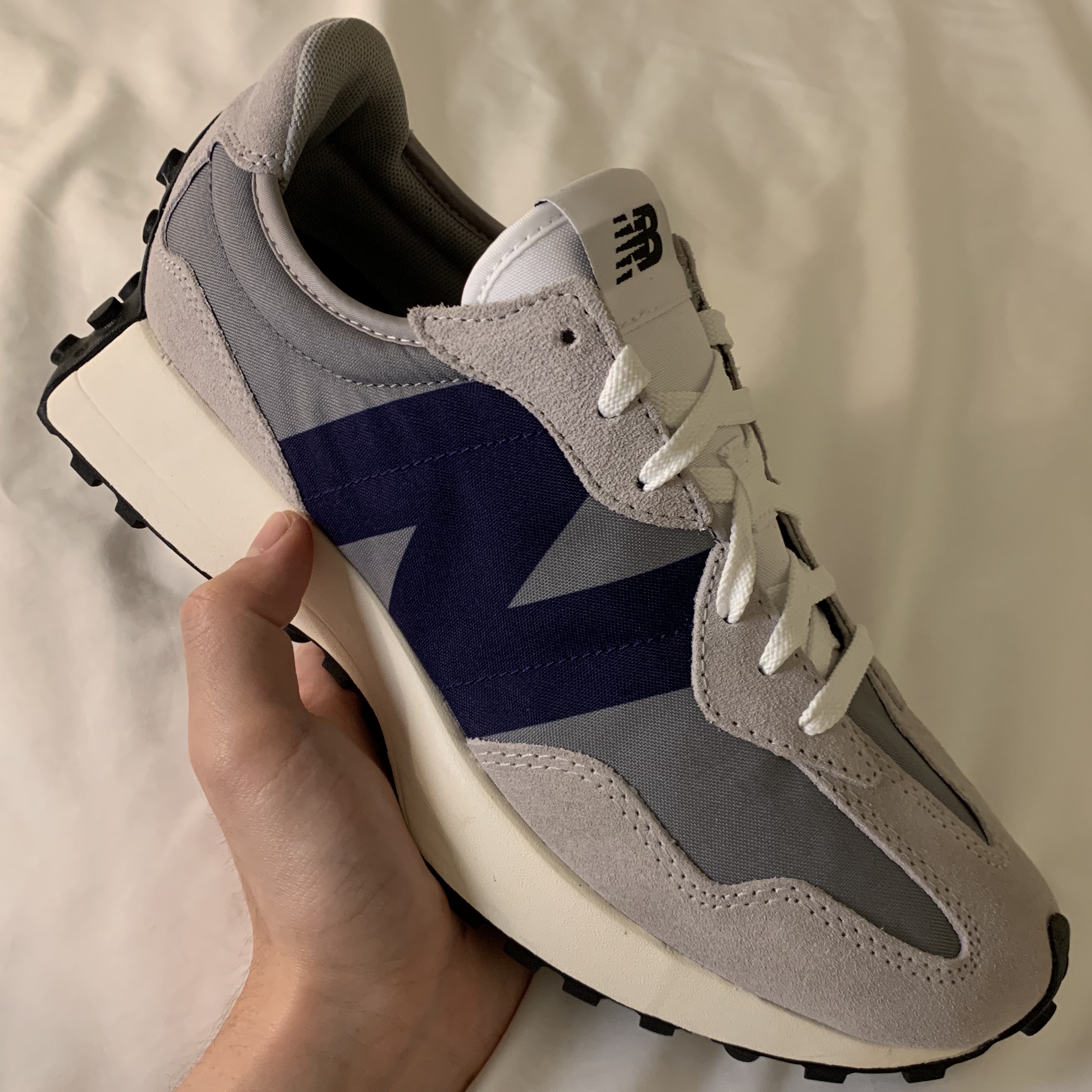 New Balance 327 Grey Purple 착용 스타일