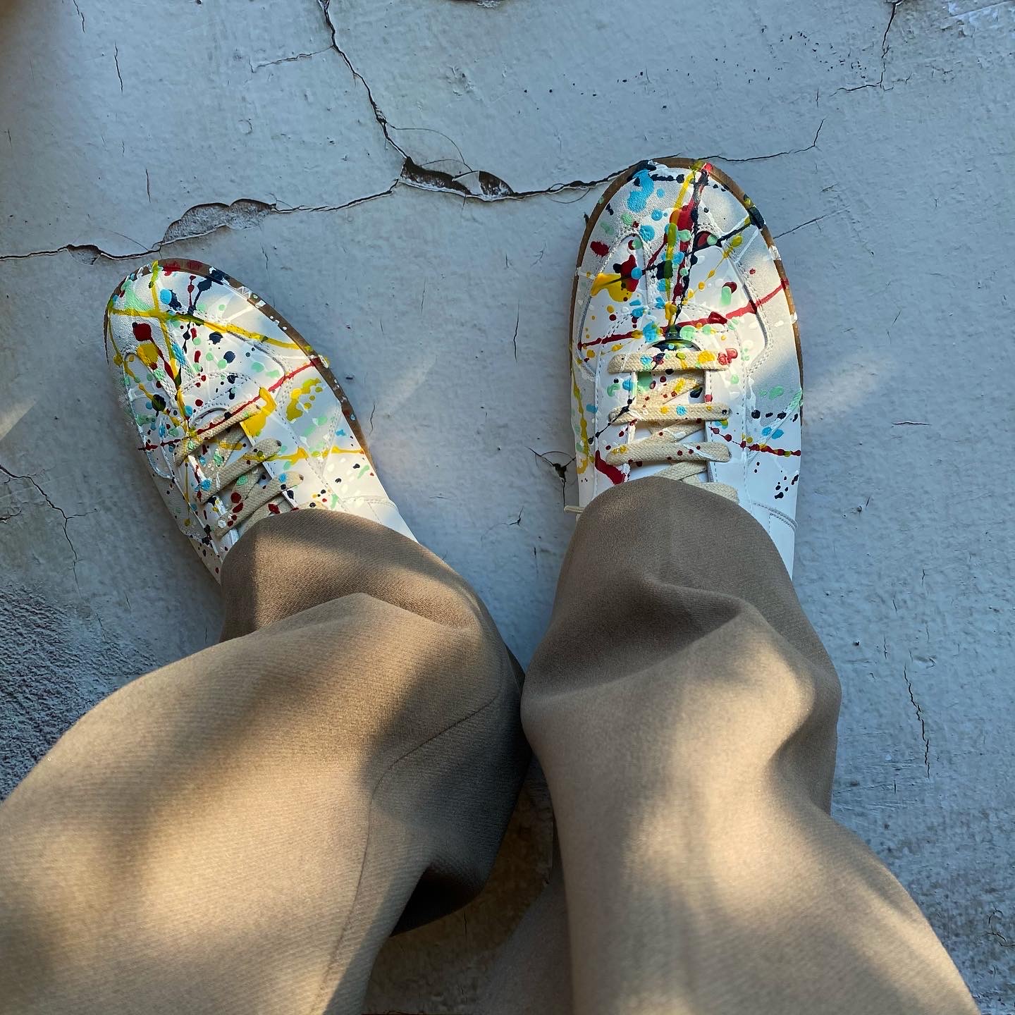 Maison Margiela Replica Paint Drop Sneakers 착용 스타일