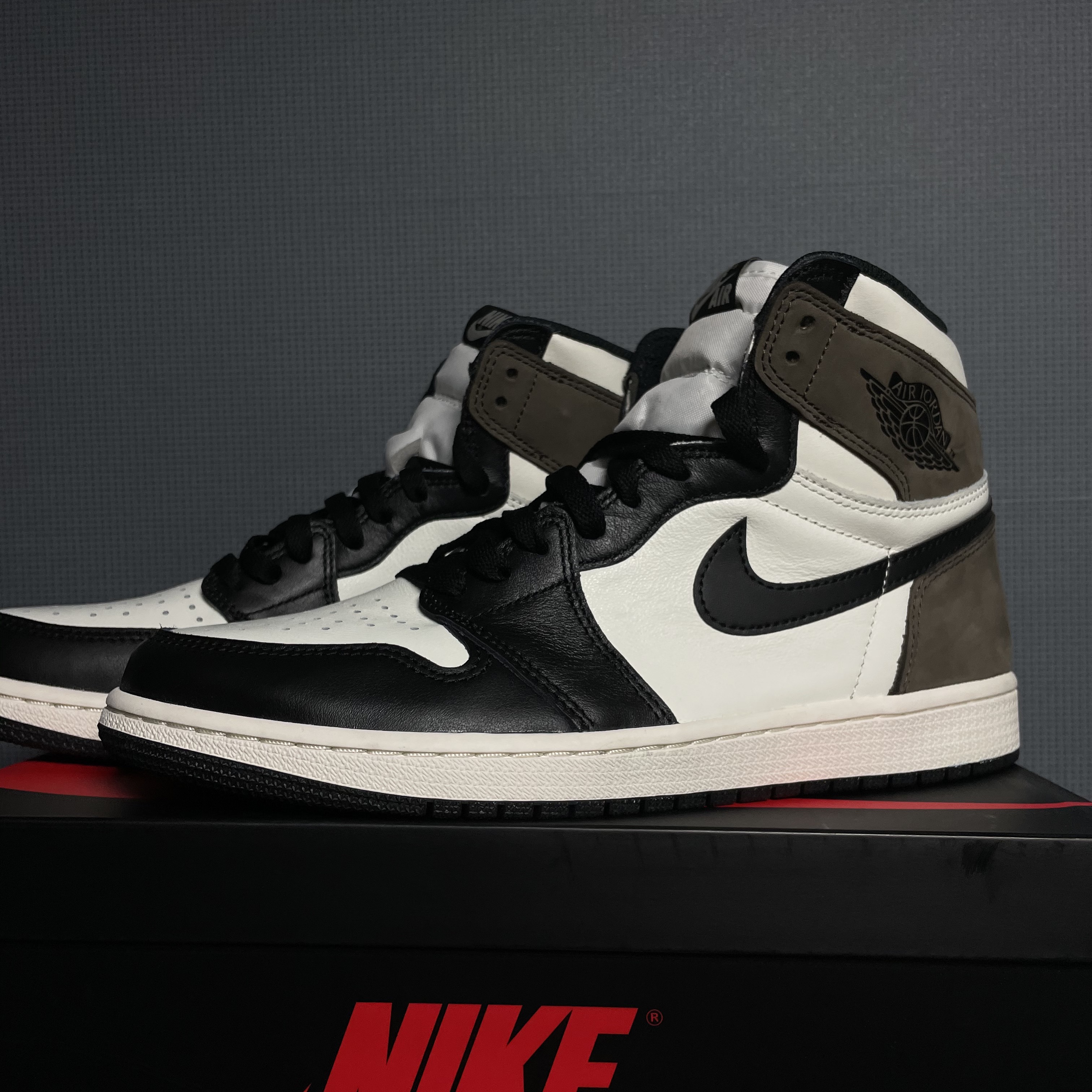 Jordan 1 Retro High OG Black Mocha 착용 스타일