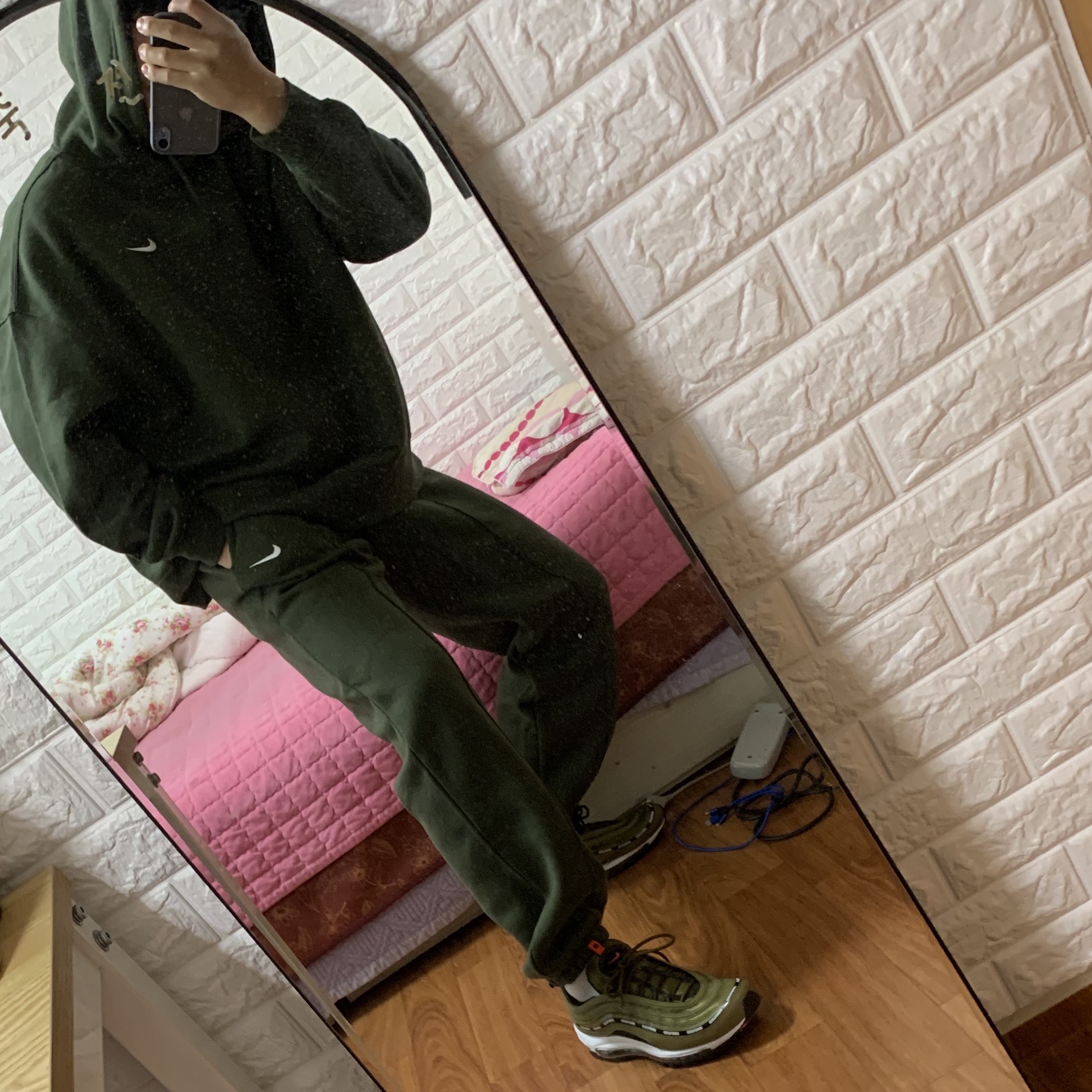 Nike x Undefeated Air Max 97 Militia Green 착용 스타일