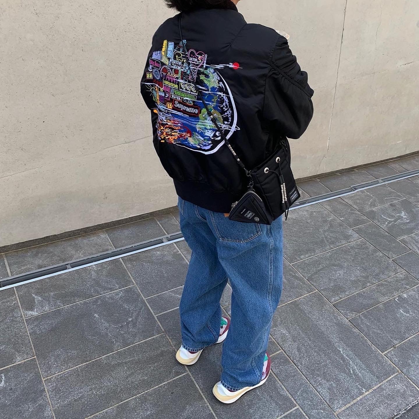 Nike x Sacai VaporWaffle String & Black Villain Red, Supreme Globe MA-1 Black - 20FW 착용 스타일 - 1
