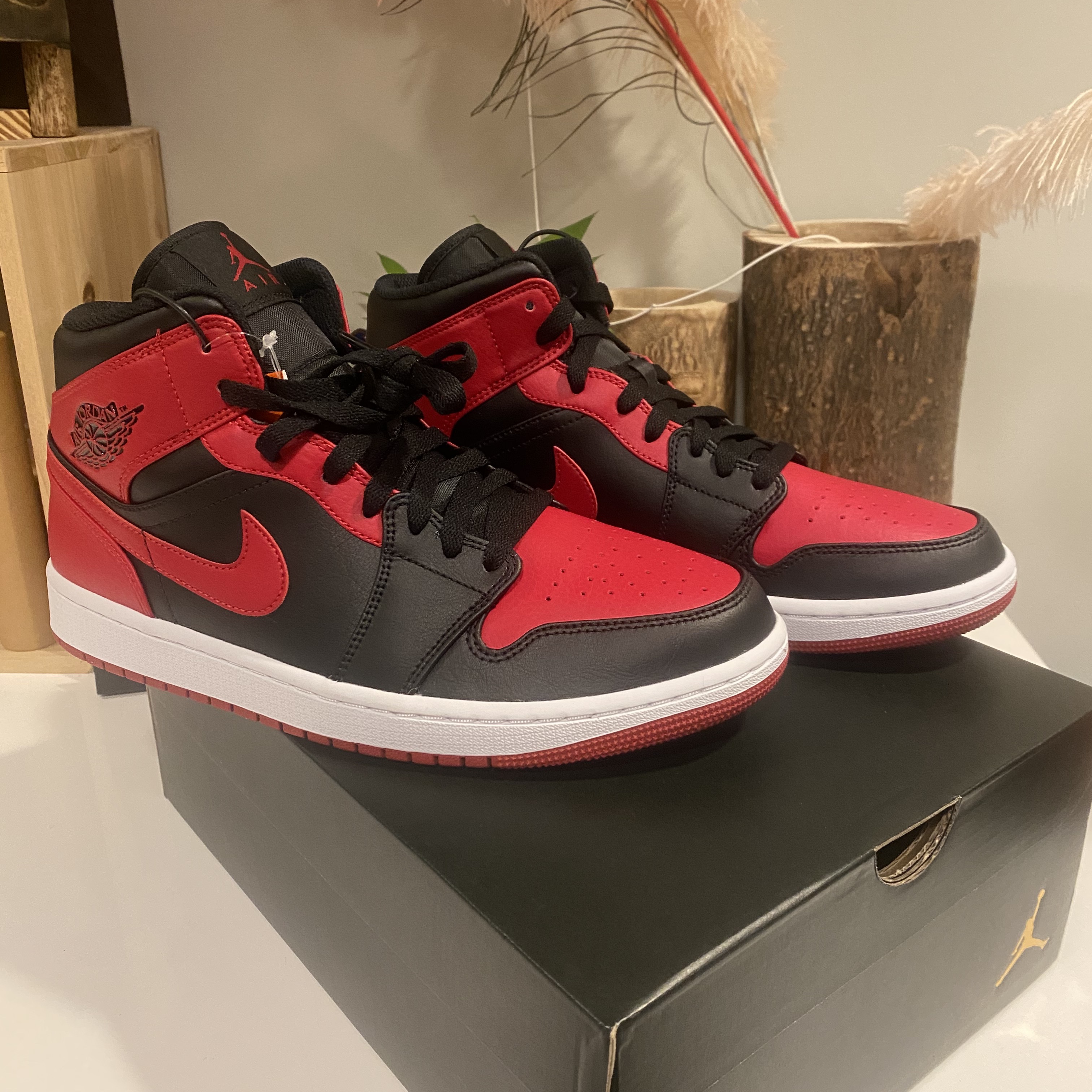 Jordan 1 Mid Bred Banned 2020 착용 스타일 - 1