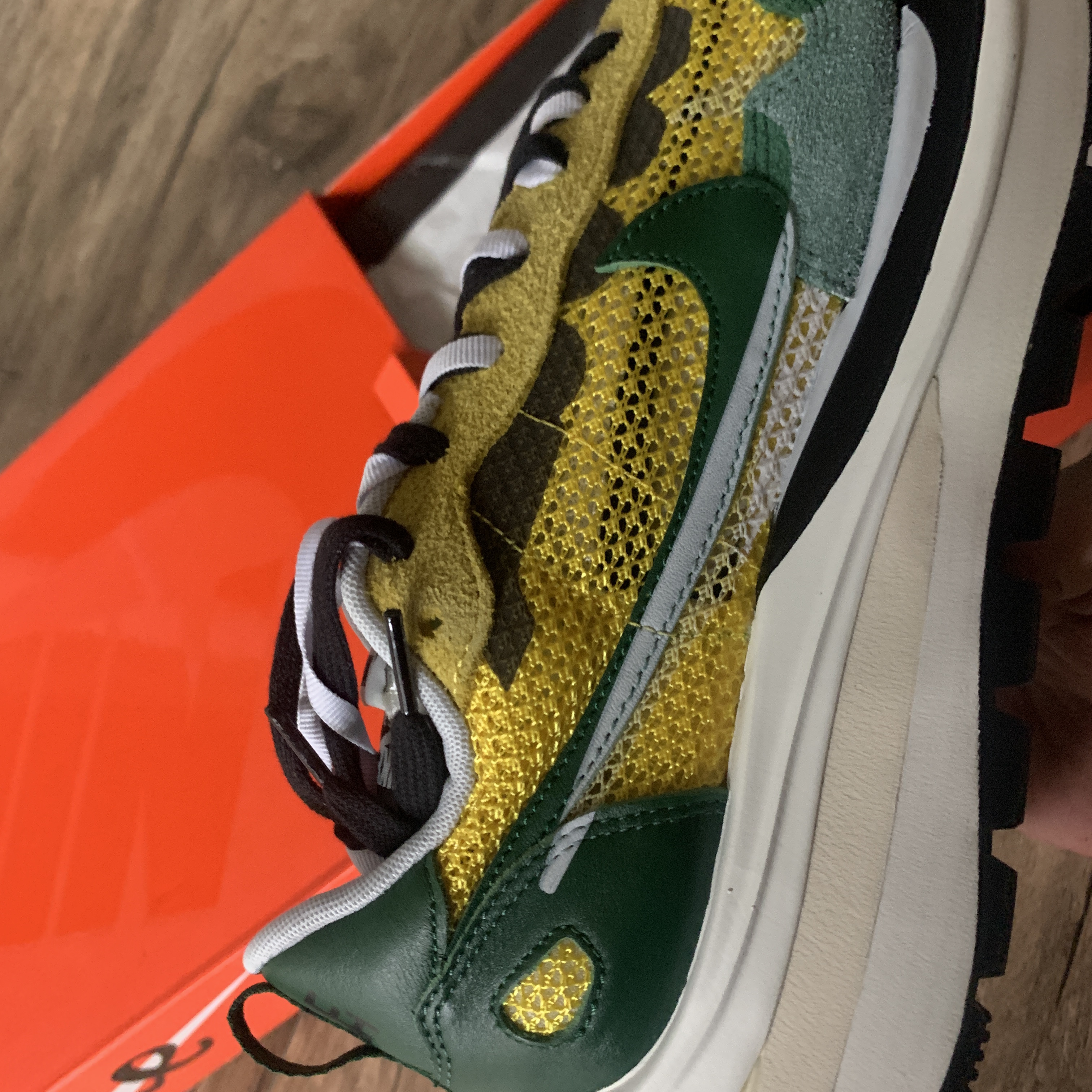Nike x Sacai VaporWaffle Tour Yellow & Gorge Green Sail 착용 스타일