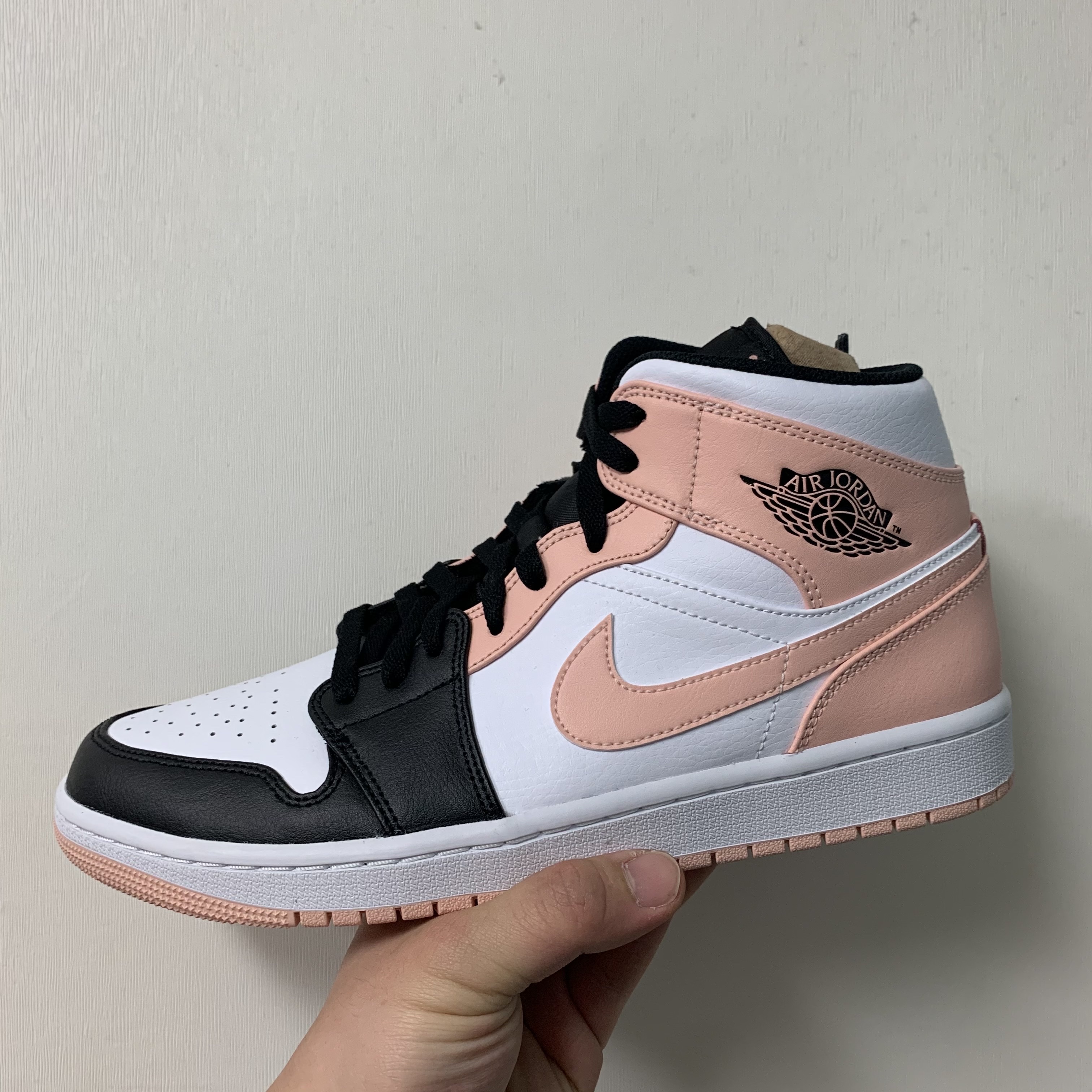 Jordan 1 Mid Arctic Orange 착용 스타일