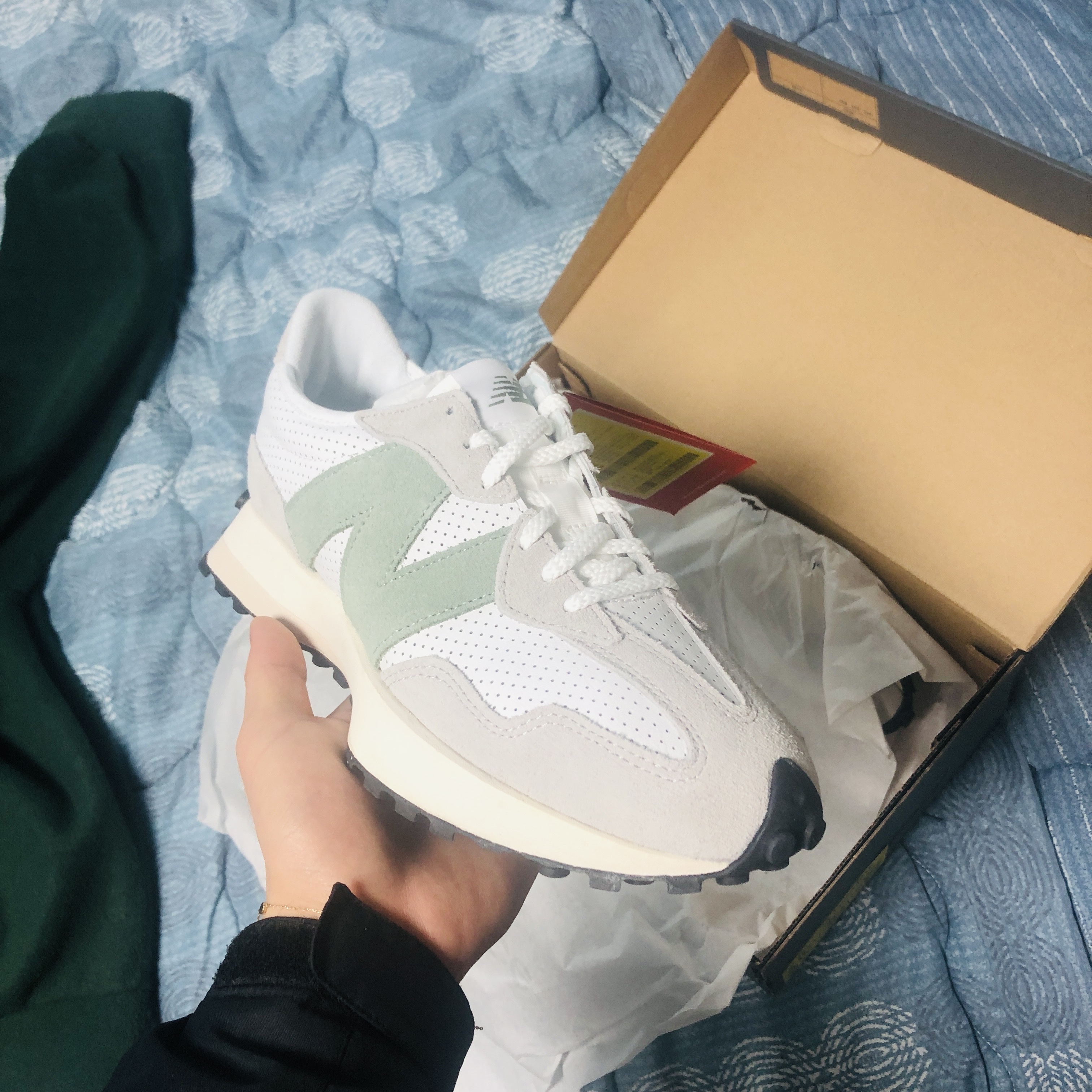 (W) New Balance 327 Grey Green - JD Sports Exclusive, New Balance 327 Grey Purple 착용 스타일 - 2