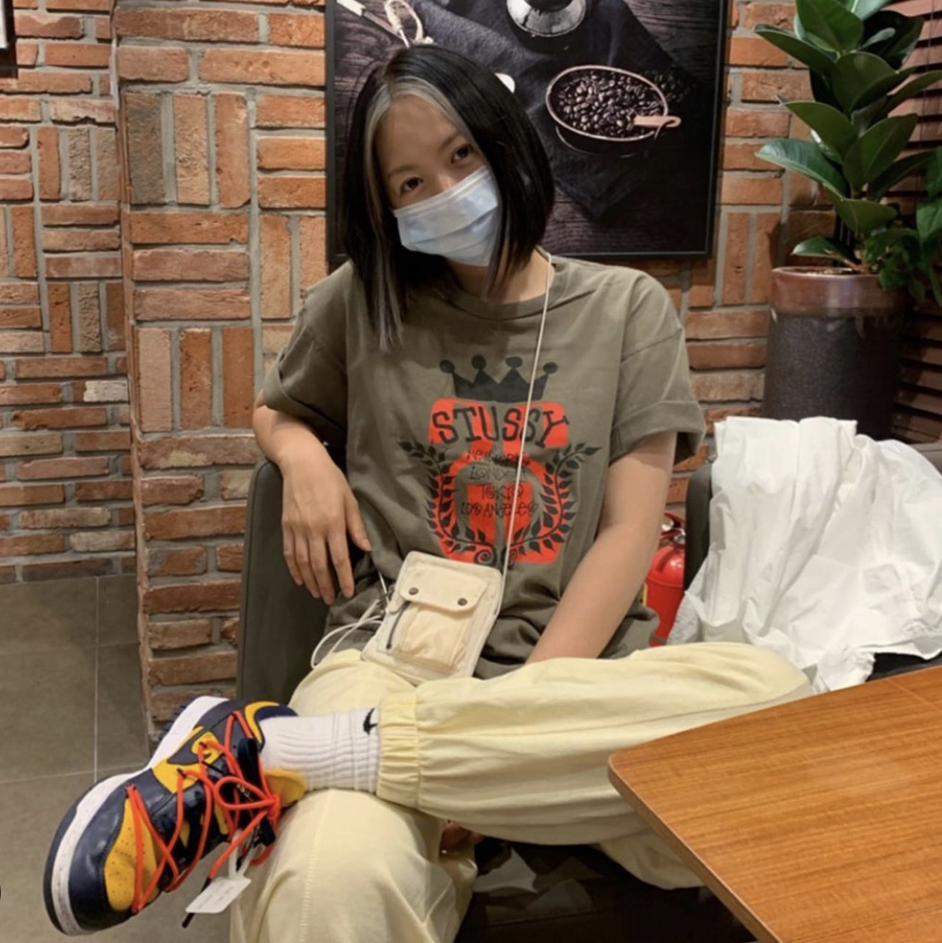 Nike x Off-White Dunk Low University Gold Midnight Navy 착용 스타일