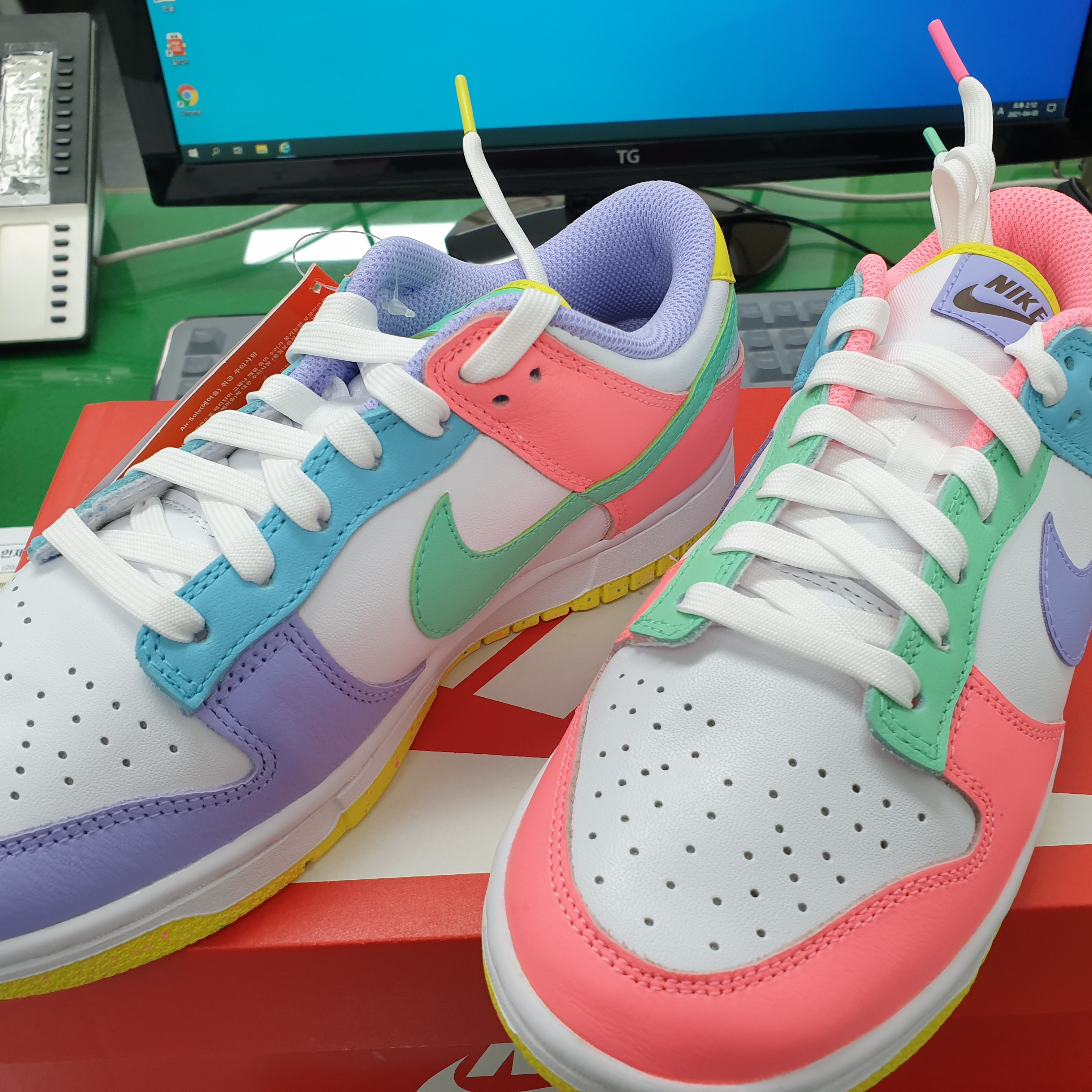 (W) Nike Dunk Low SE Candy 착용 스타일 - 2
