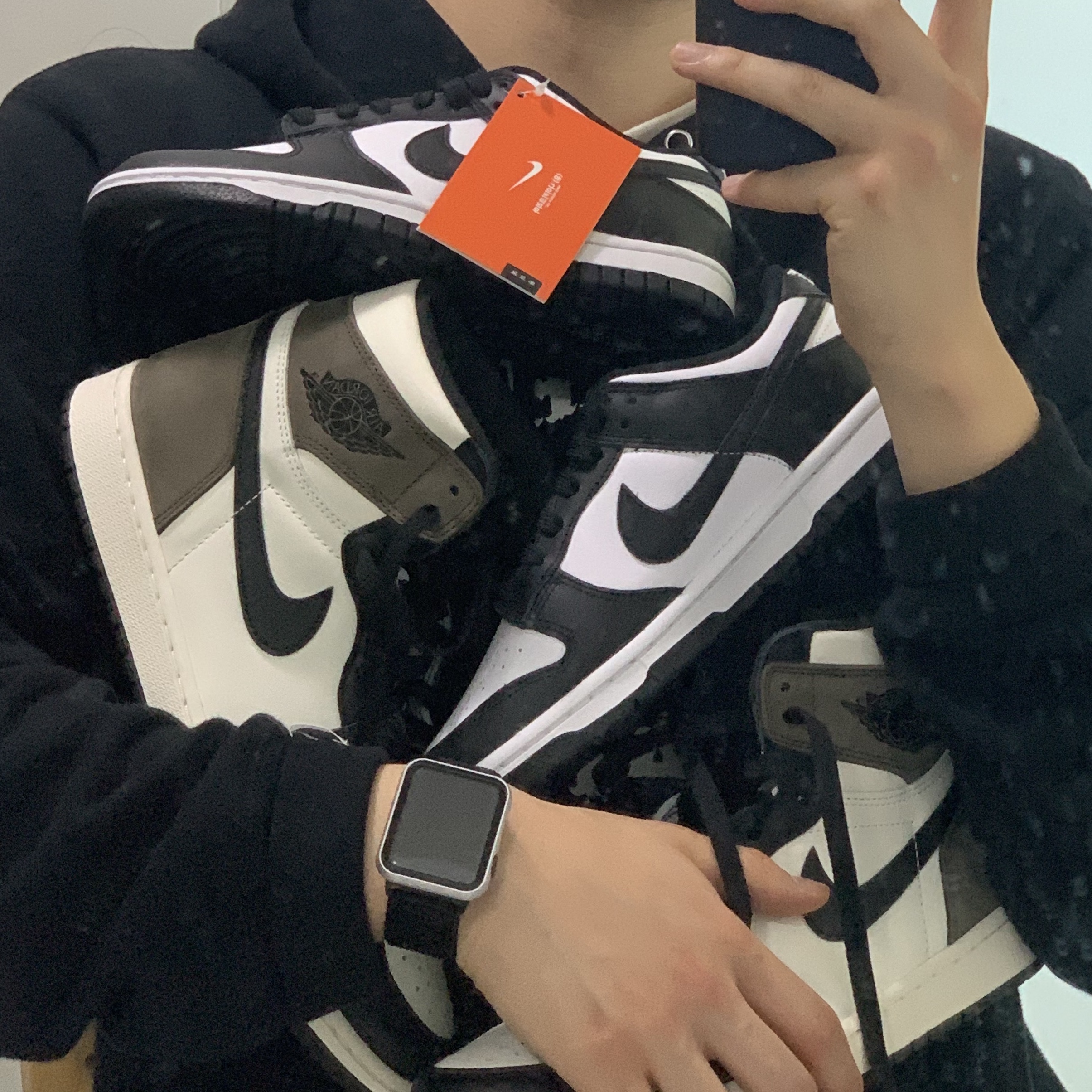 Jordan 1 Retro High OG Black Mocha, Nike Dunk Low Retro Black 착용 스타일