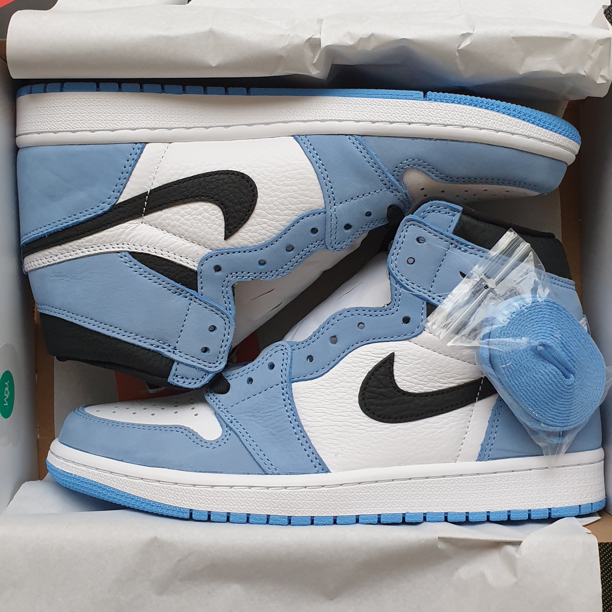 Jordan 1 Retro High OG University Blue 착용 스타일 - 2