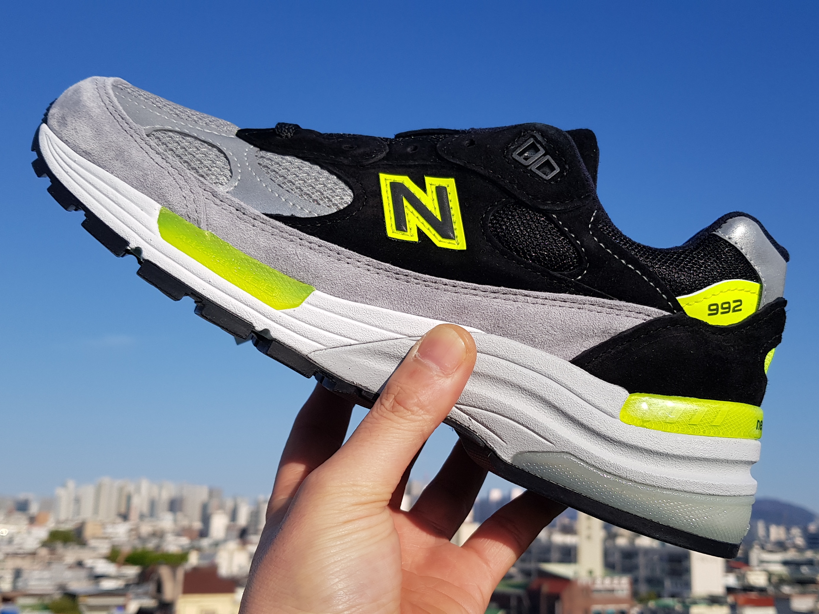 New Balance 992 Made in USA Black Grey Volt 착용 스타일