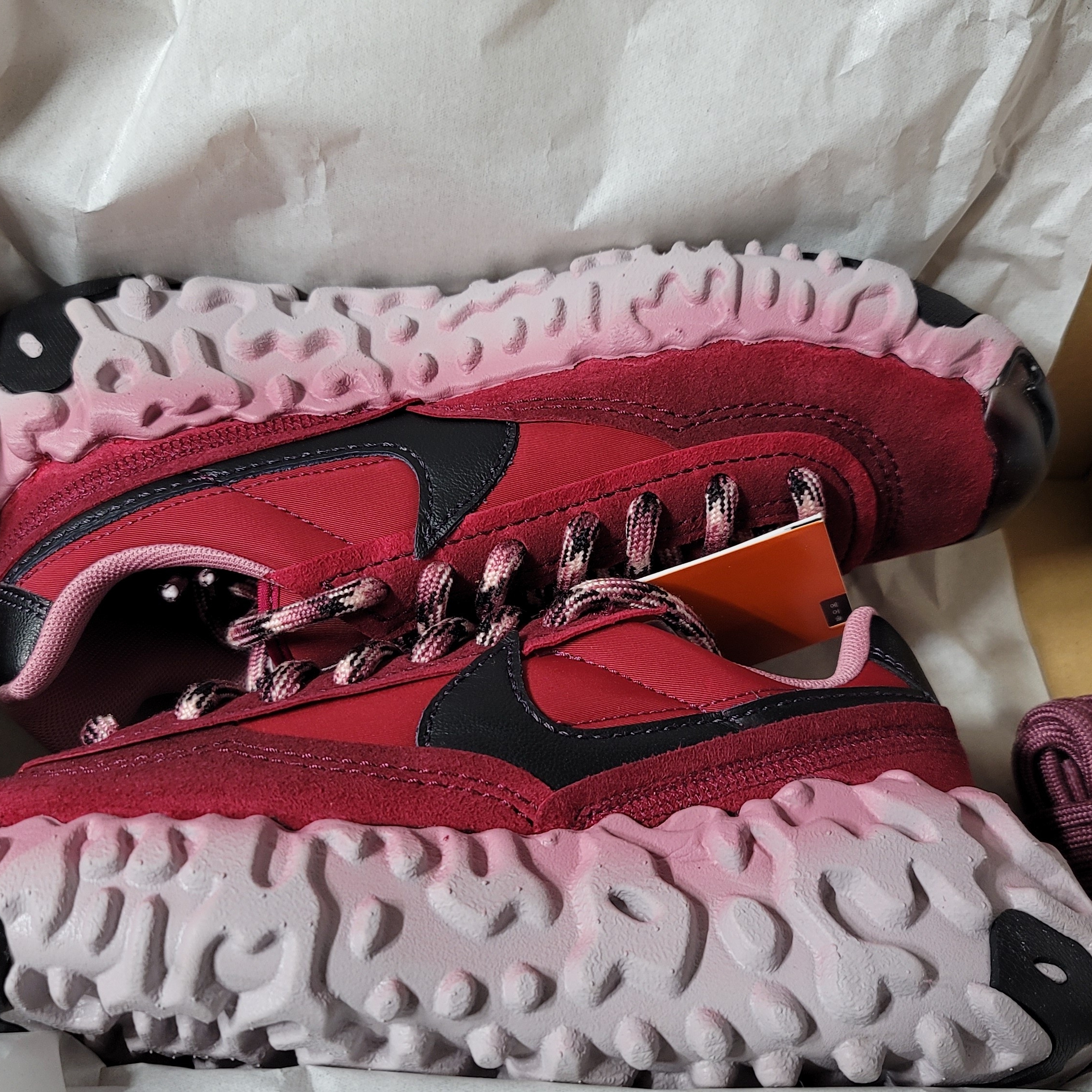 Nike Overbreak SP Bright Crimson 착용 스타일 - 2
