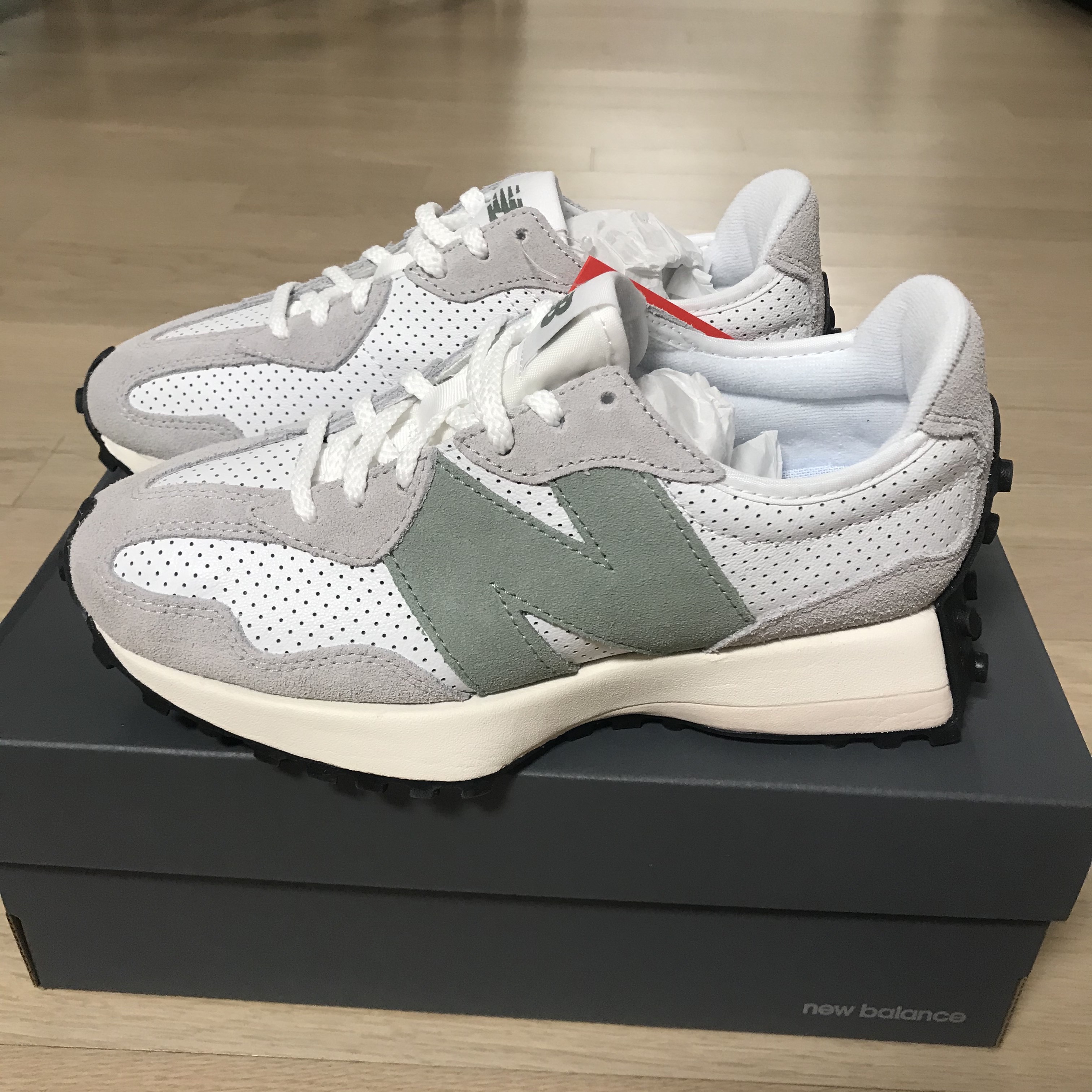(W) New Balance 327 Grey Green - JD Sports Exclusive 착용 스타일