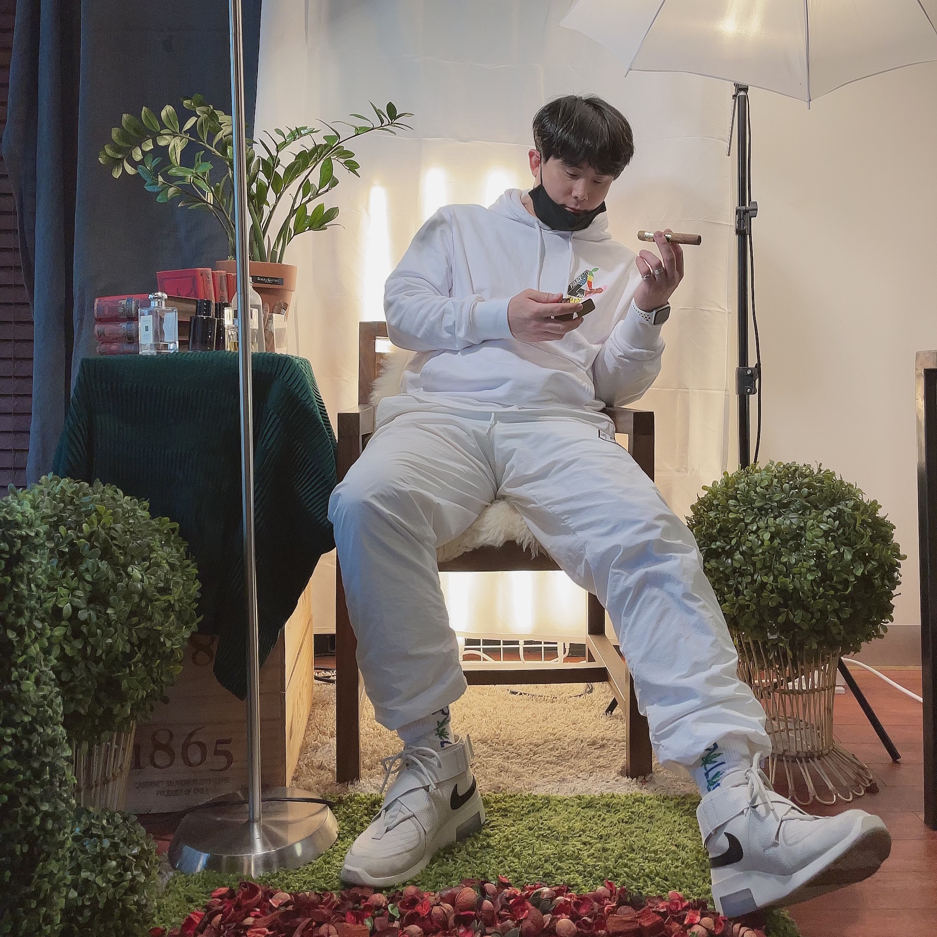 Palace Mix Up Hood White - 21SS, Nike x Fear of God Air Fear of God Raid Light Bone 착용 스타일