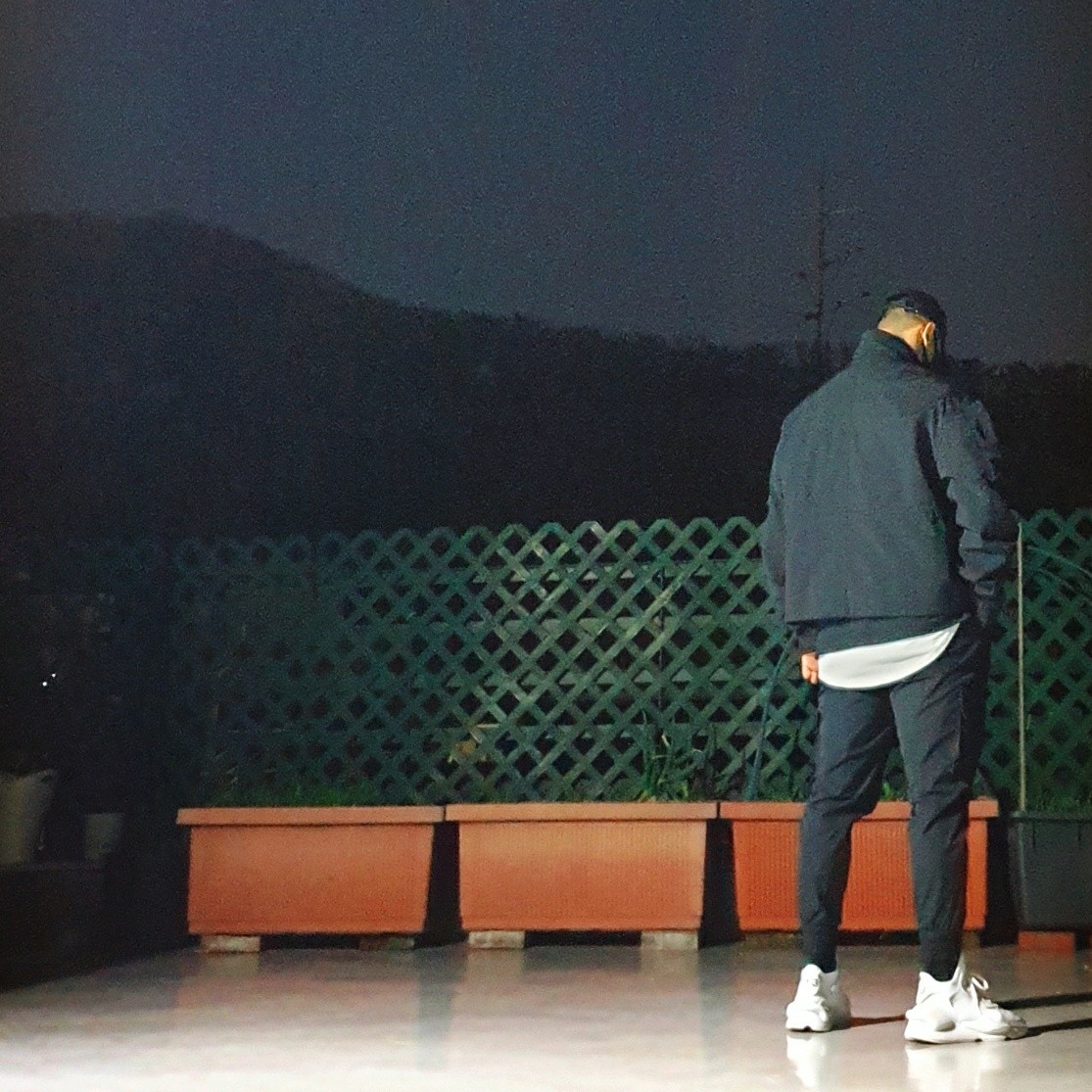 Y-3 Kaiwa Black White 착용 스타일 - 3