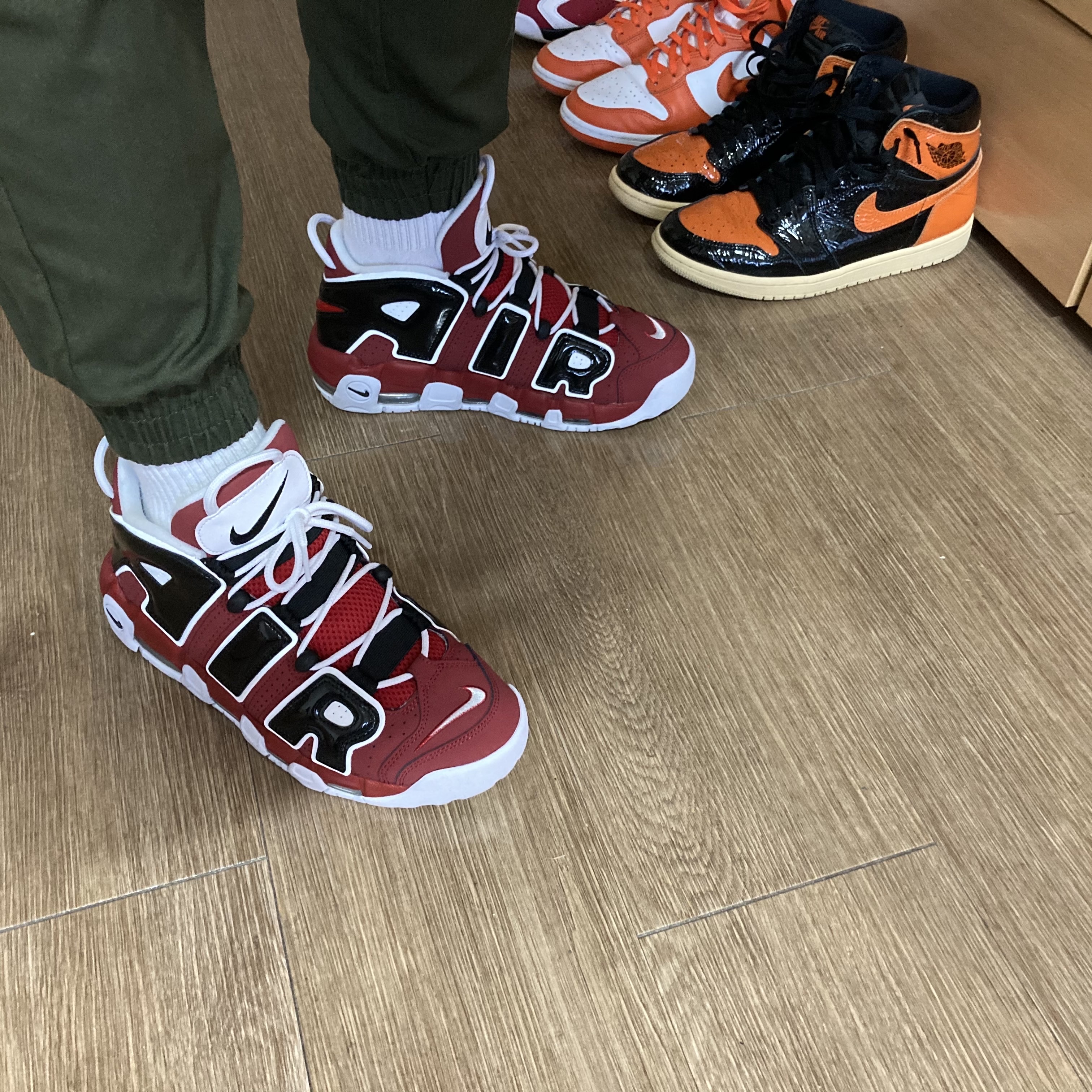 Nike Air More Uptempo 96 Bulls 2021, Jordan 6 Retro Carmine 2021 착용 스타일 - 1