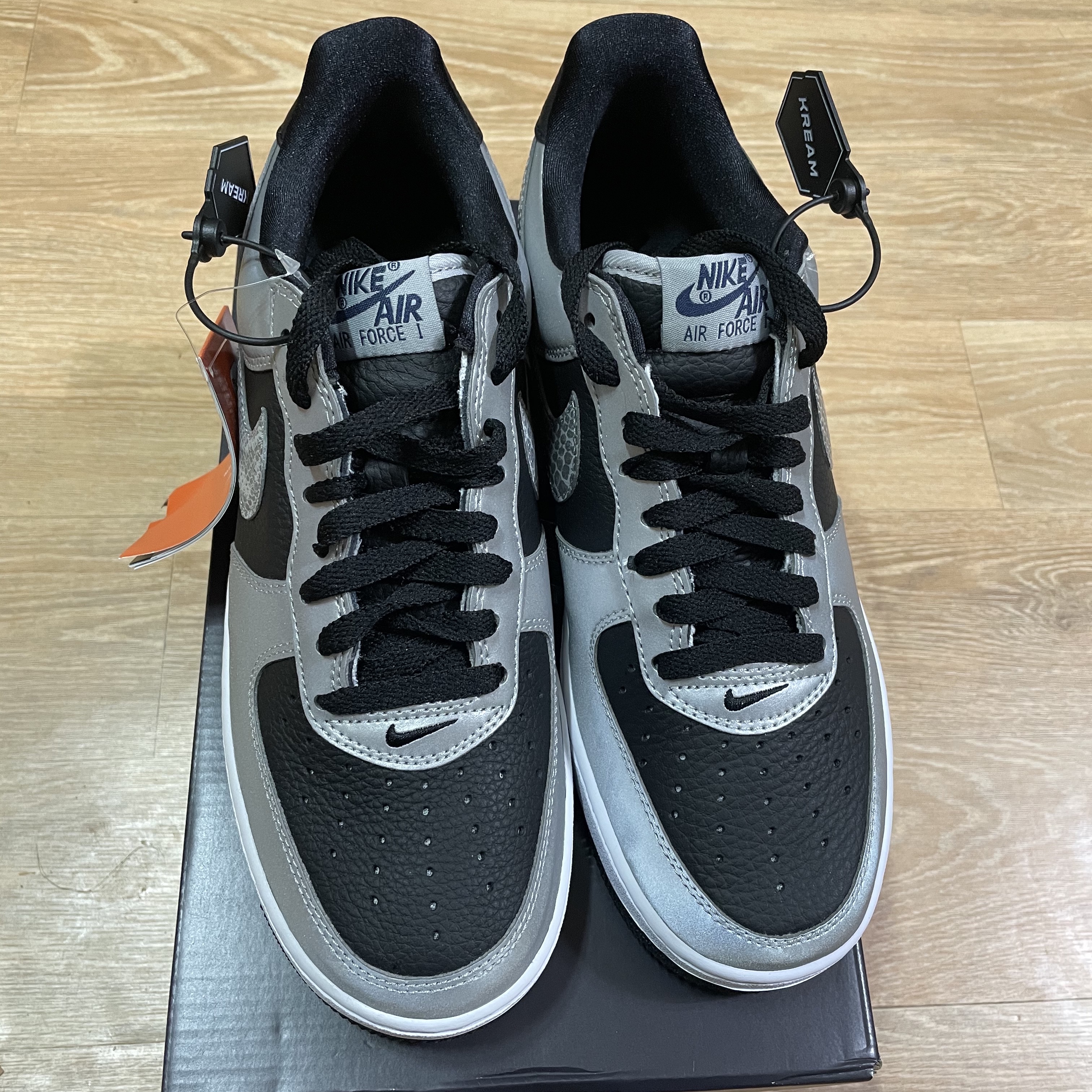 Nike Air Force 1 B Silver Snake 착용 스타일
