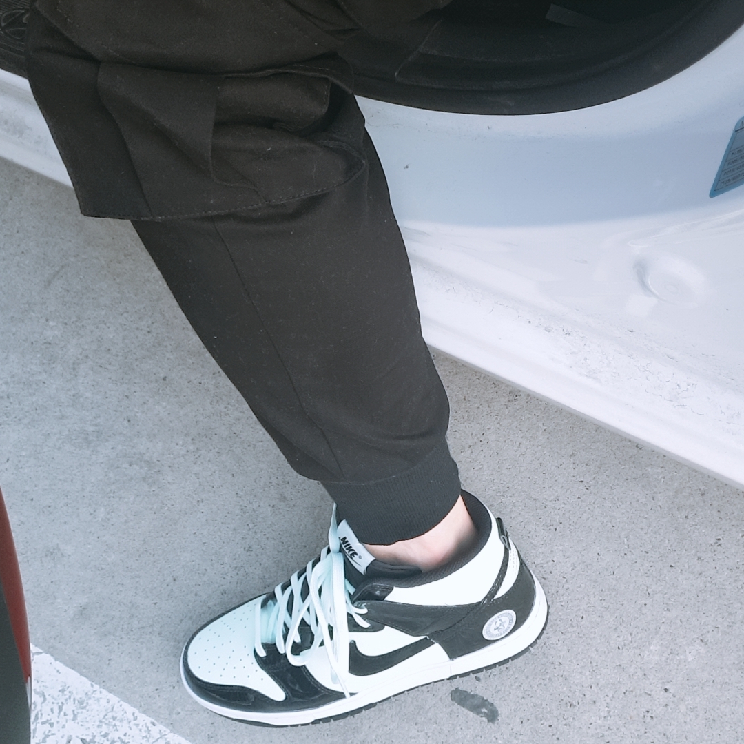 Nike Dunk High Barely Green 착용 스타일 - 1
