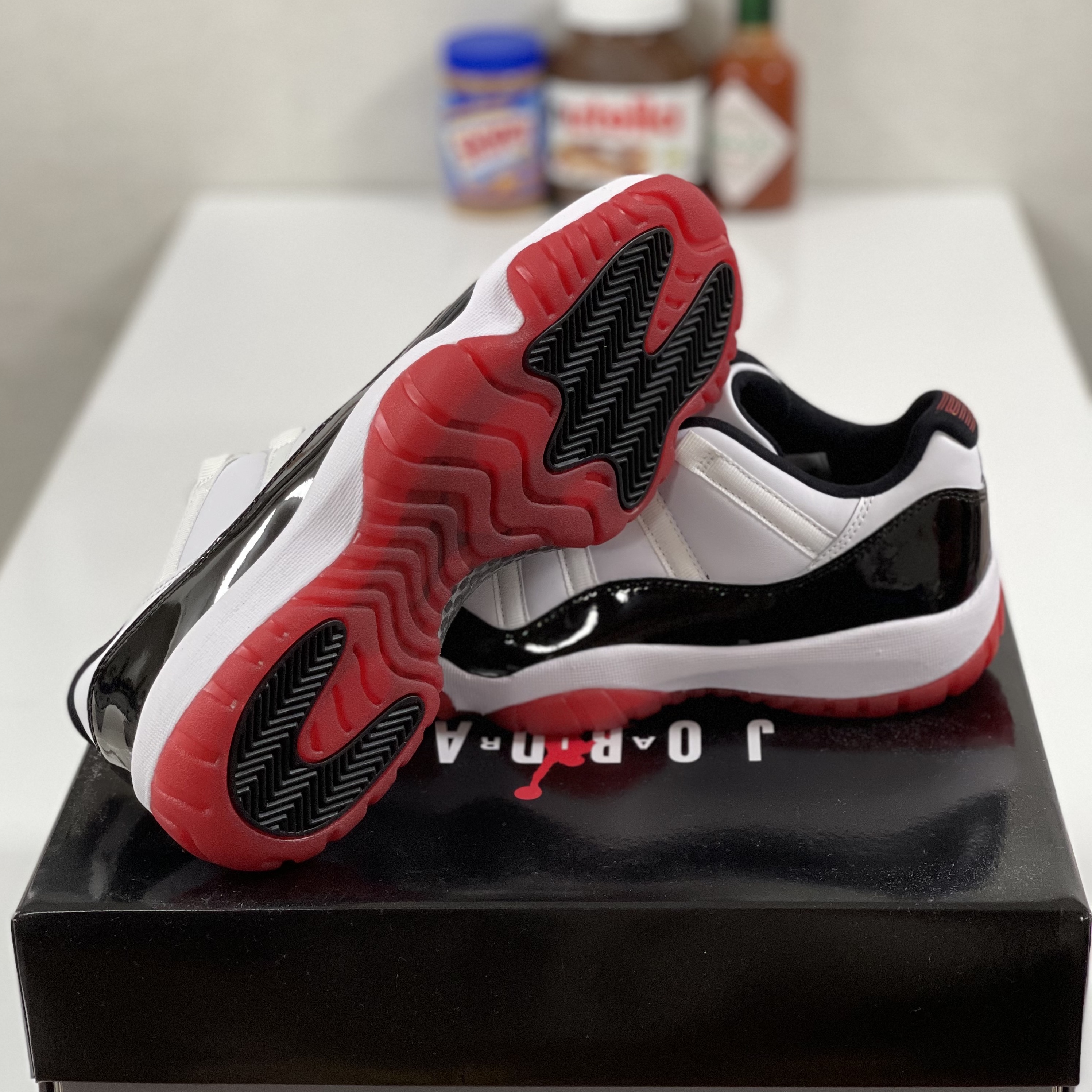 Jordan 11 Retro Low Concord Bred 착용 스타일 - 5