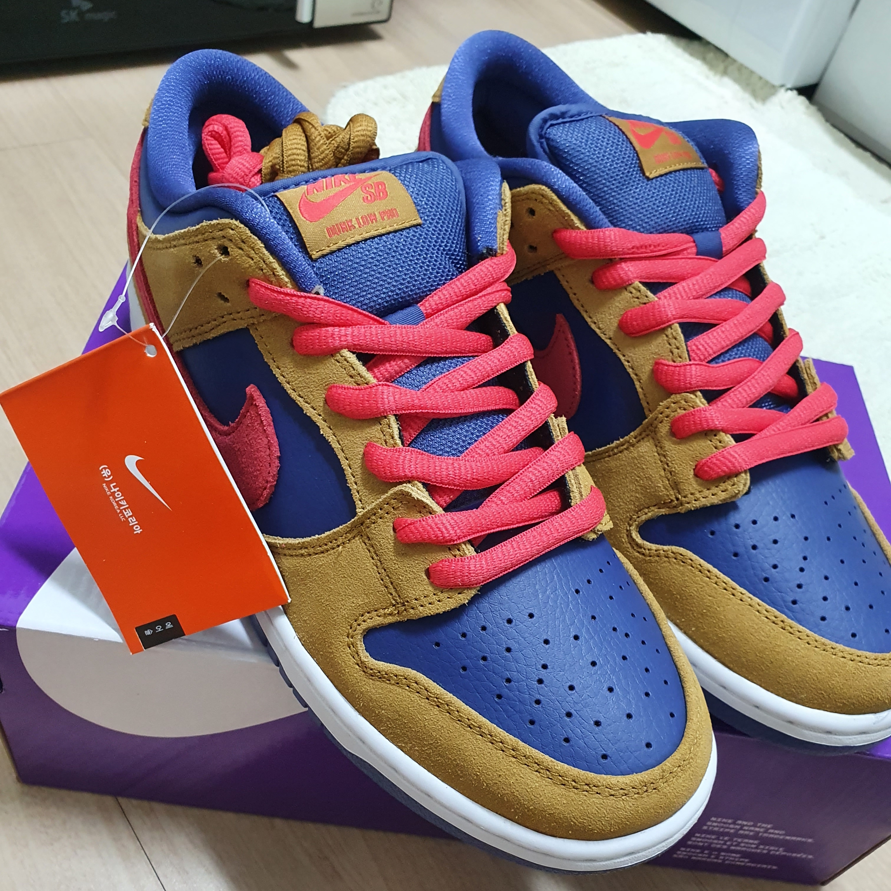 Nike SB Dunk Low Pro Wheat and Purple 착용 스타일