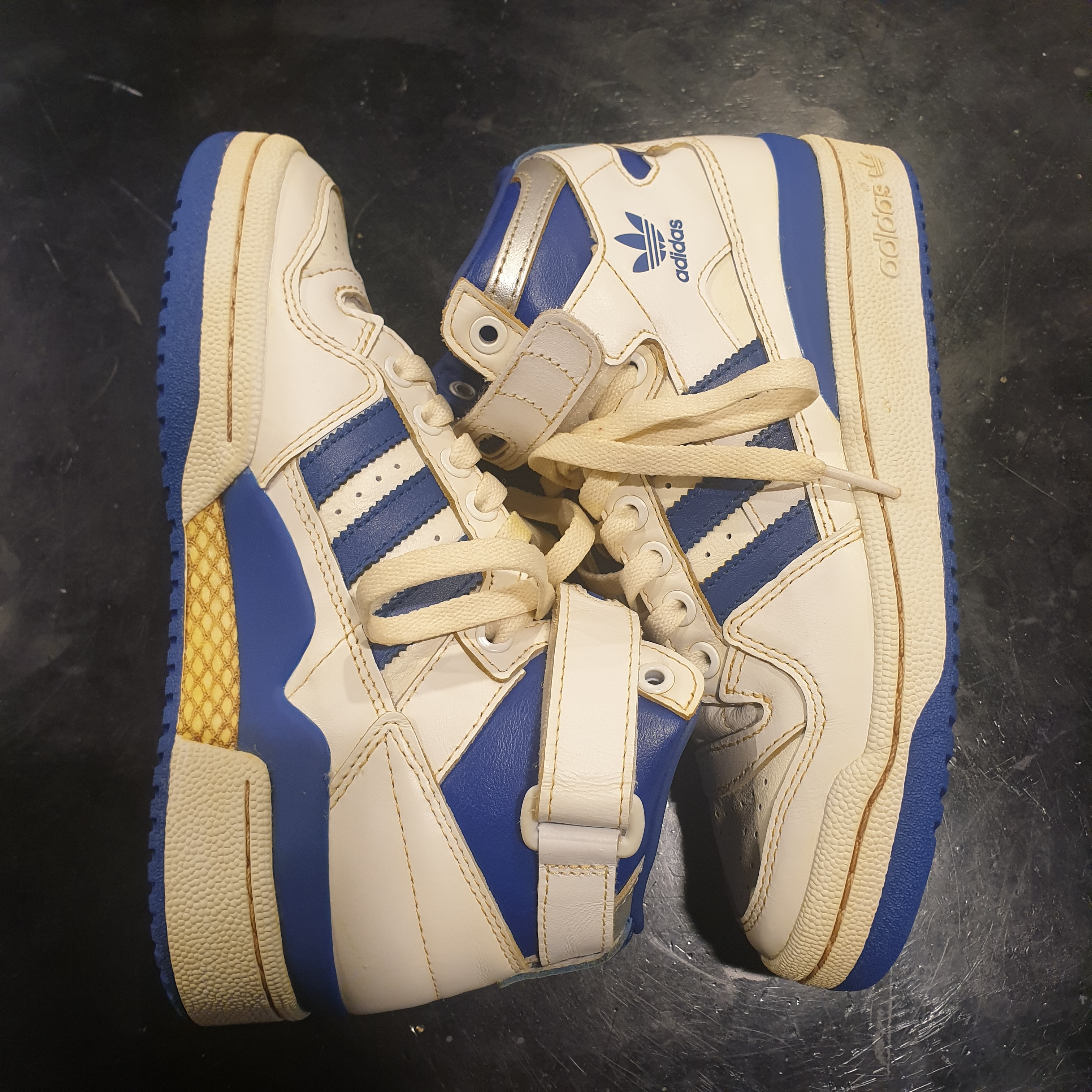 Adidas OG Forum 84 High Blue Thread 착용 스타일 - 3