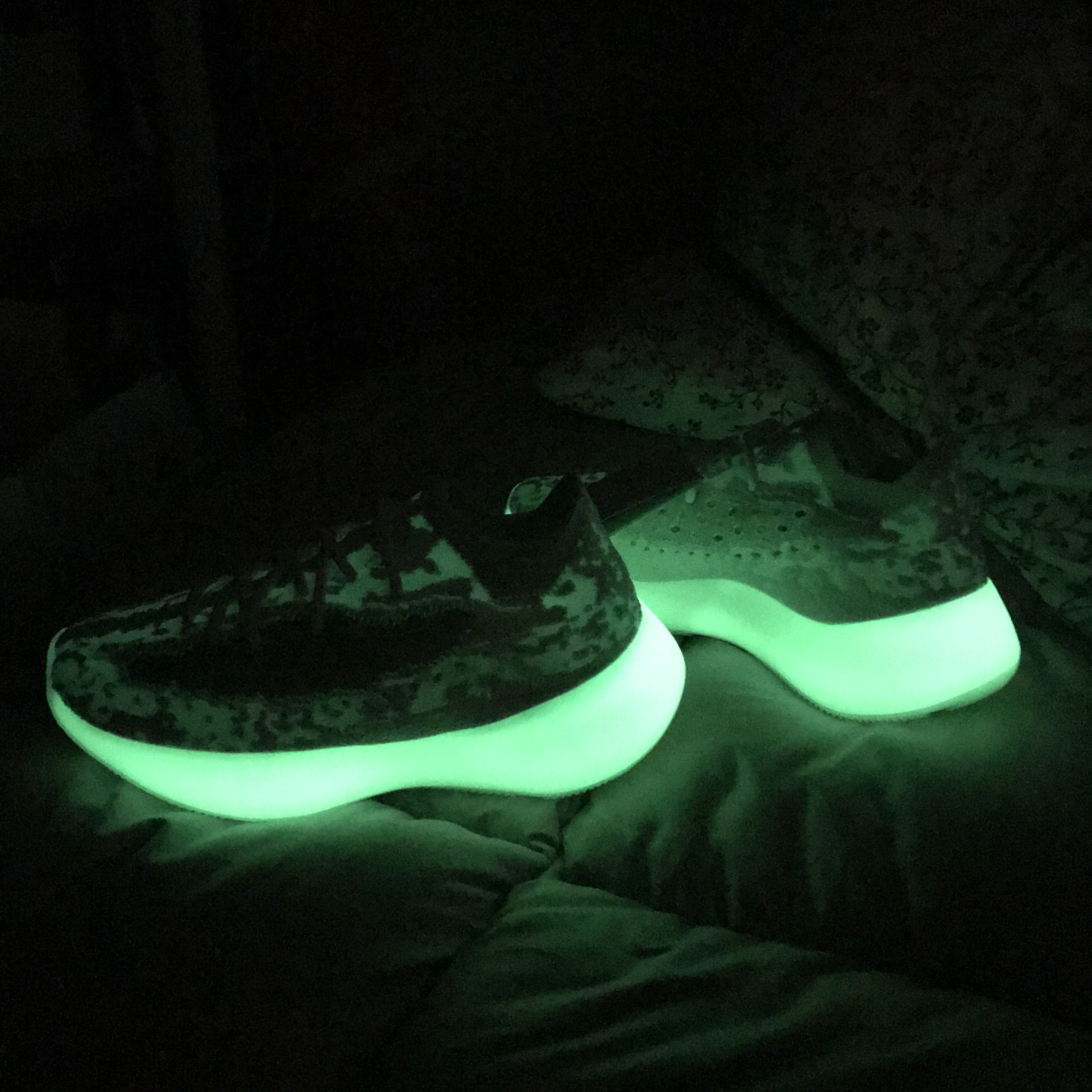 Adidas Yeezy Boost 380 Calcite Glow 착용 스타일 - 2