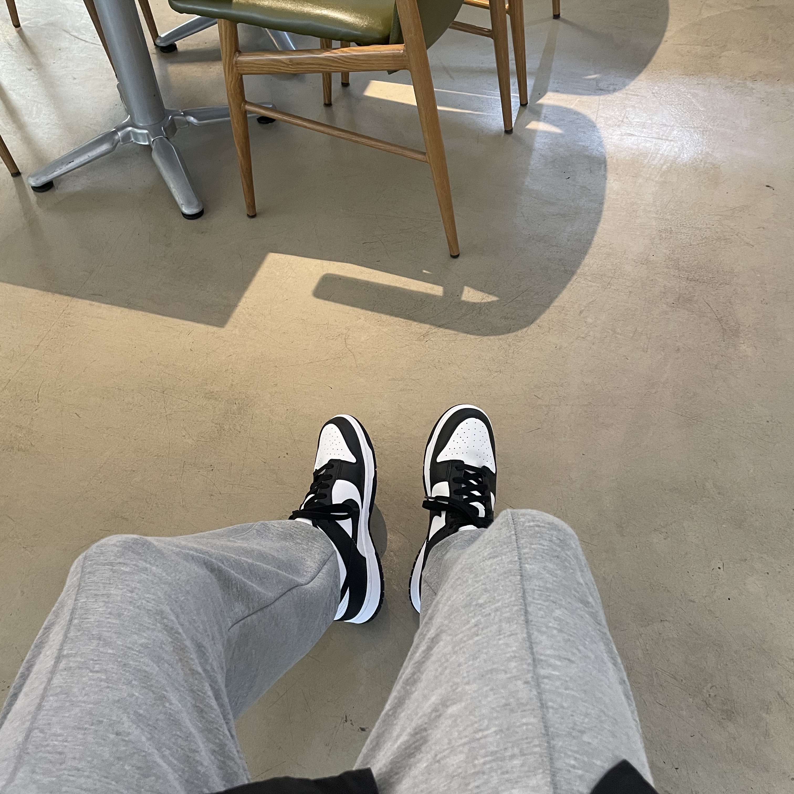 Nike Dunk Low Retro Black 착용 스타일 - 2