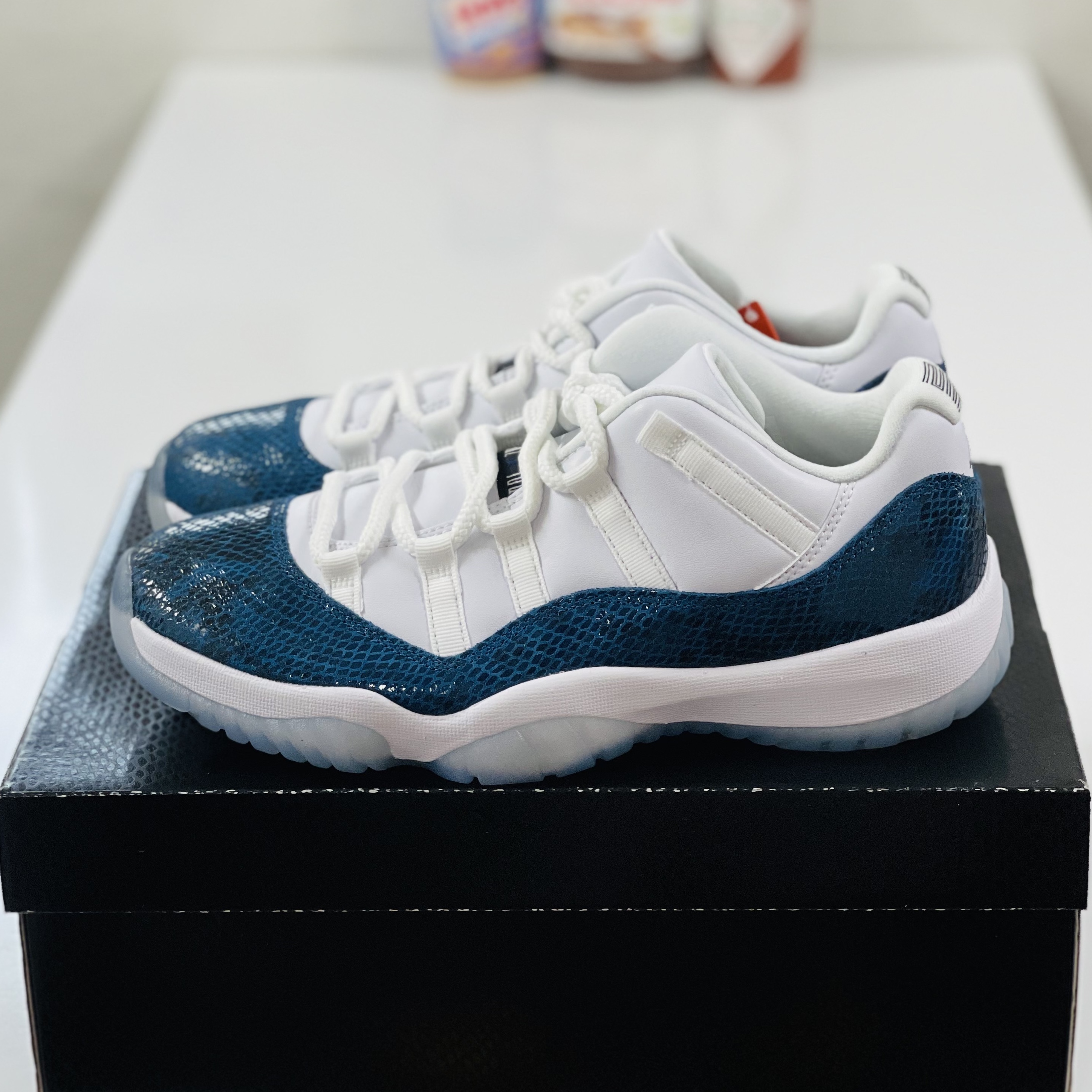 Jordan 11 Retro Low Navy Snakeskin 2019 착용 스타일 - 2
