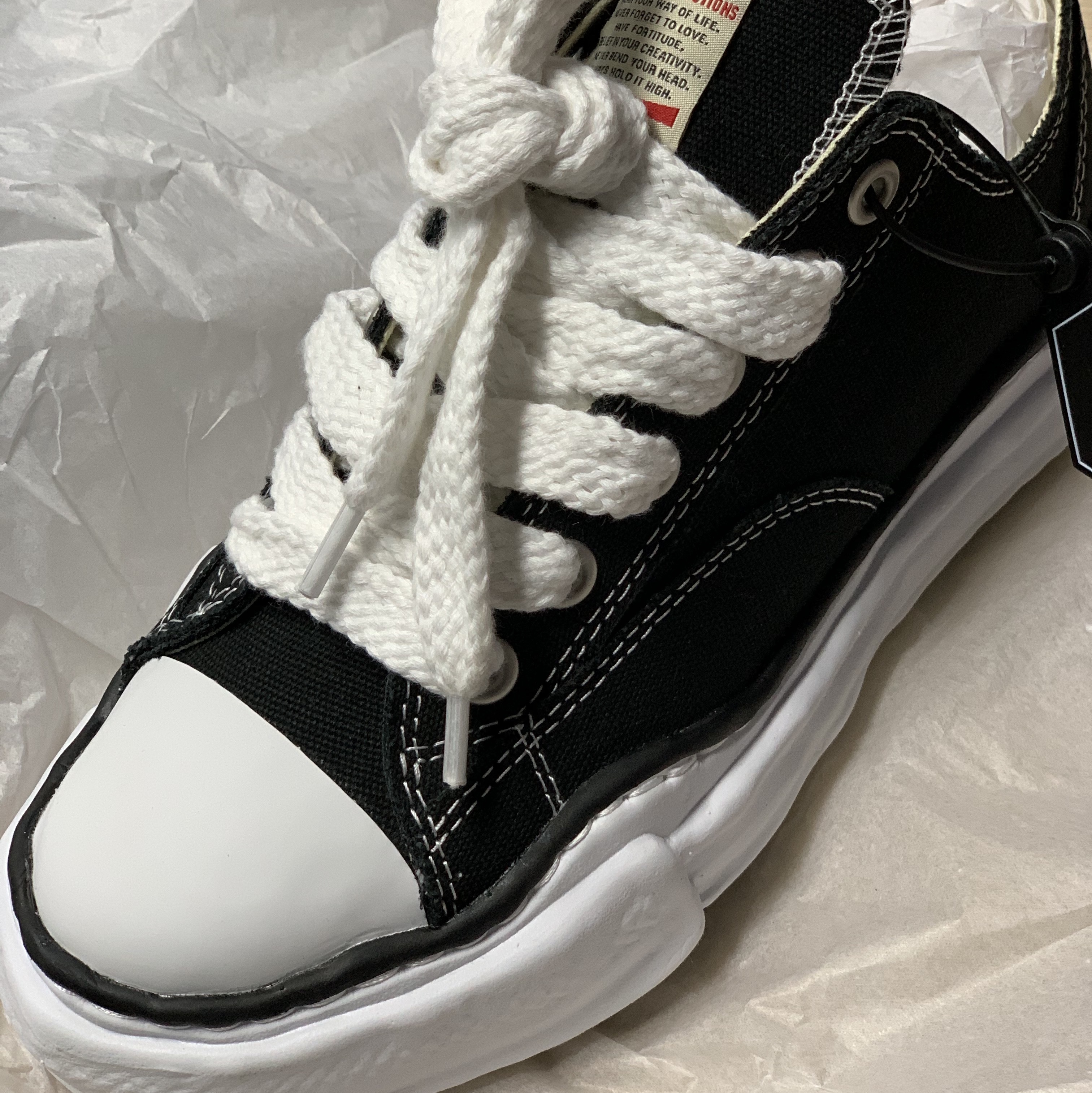 Maison Mihara Yasuhiro Peterson OG Sole Canvas Low Sneakers Black 착용 스타일 - 2