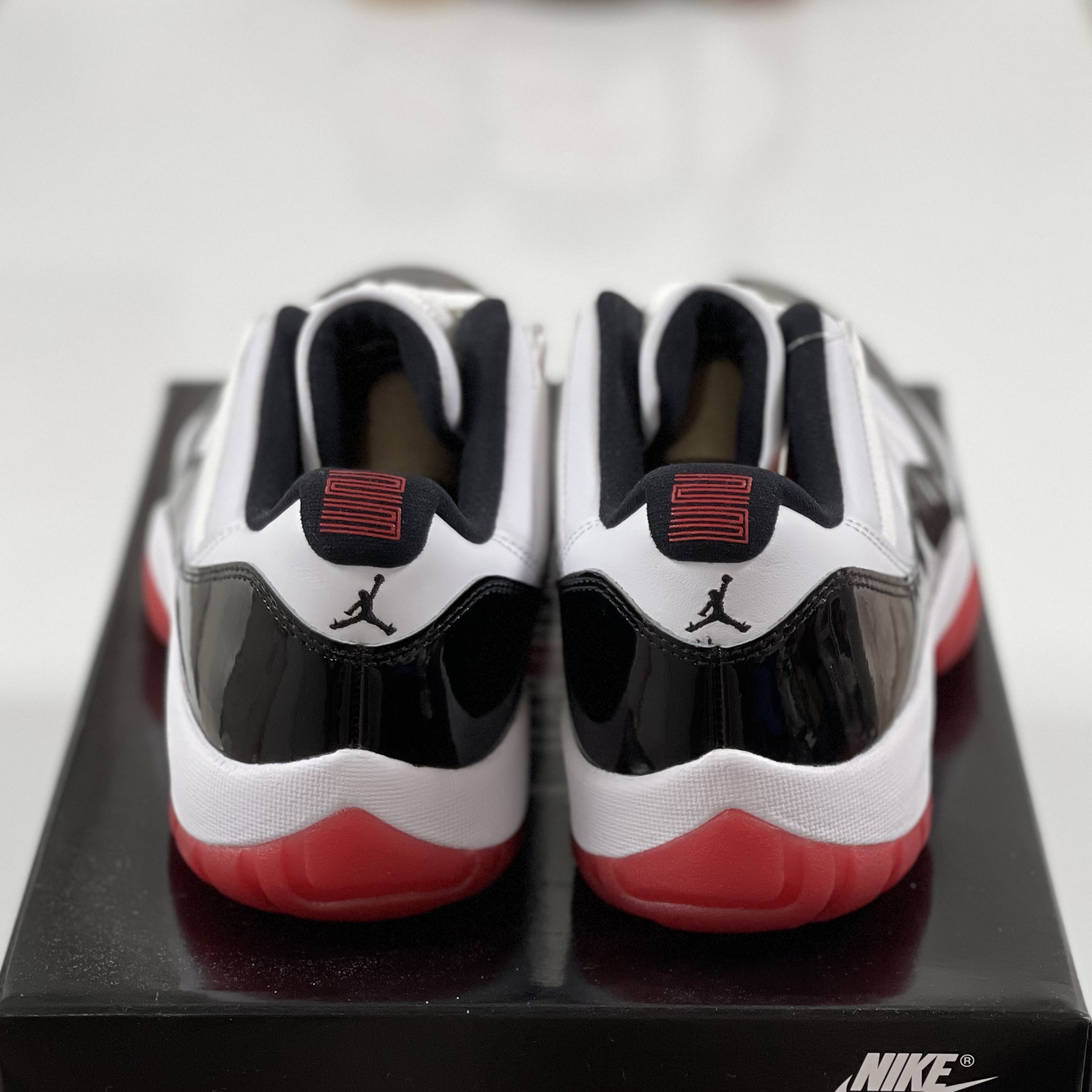 Jordan 11 Retro Low Concord Bred 착용 스타일 - 4