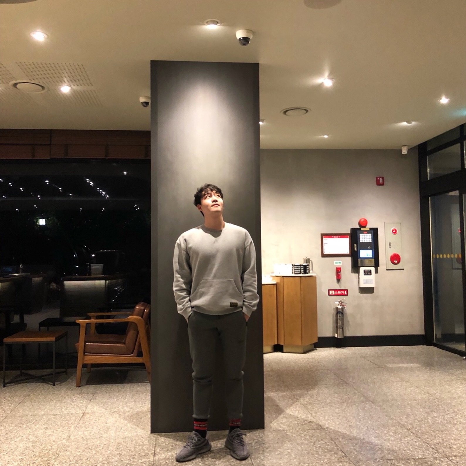 Adidas Yeezy Boost 350 V2 Beluga 2.0 착용 스타일