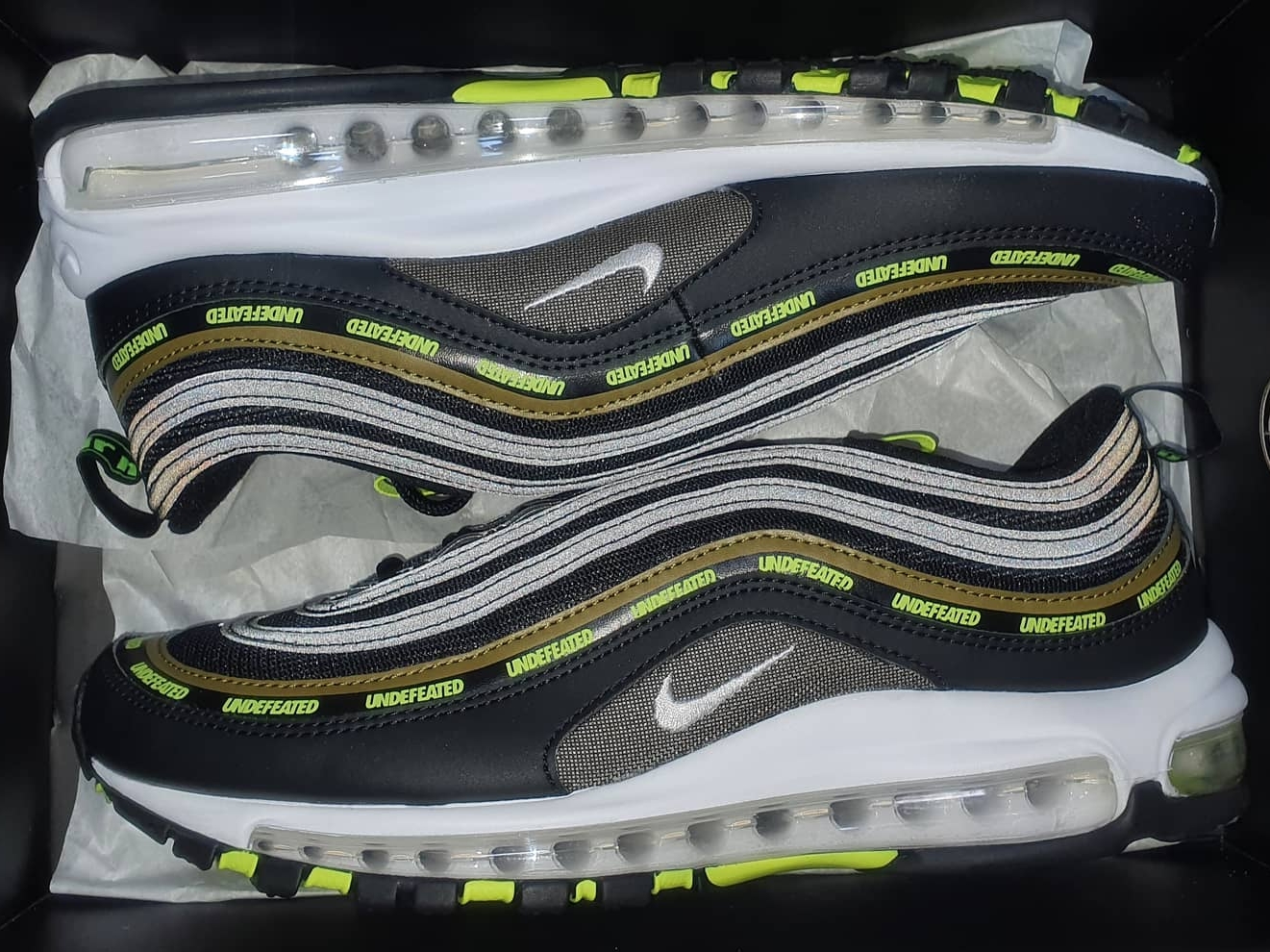 Nike x Undefeated Air Max 97 Black Volt 착용 스타일 - 1