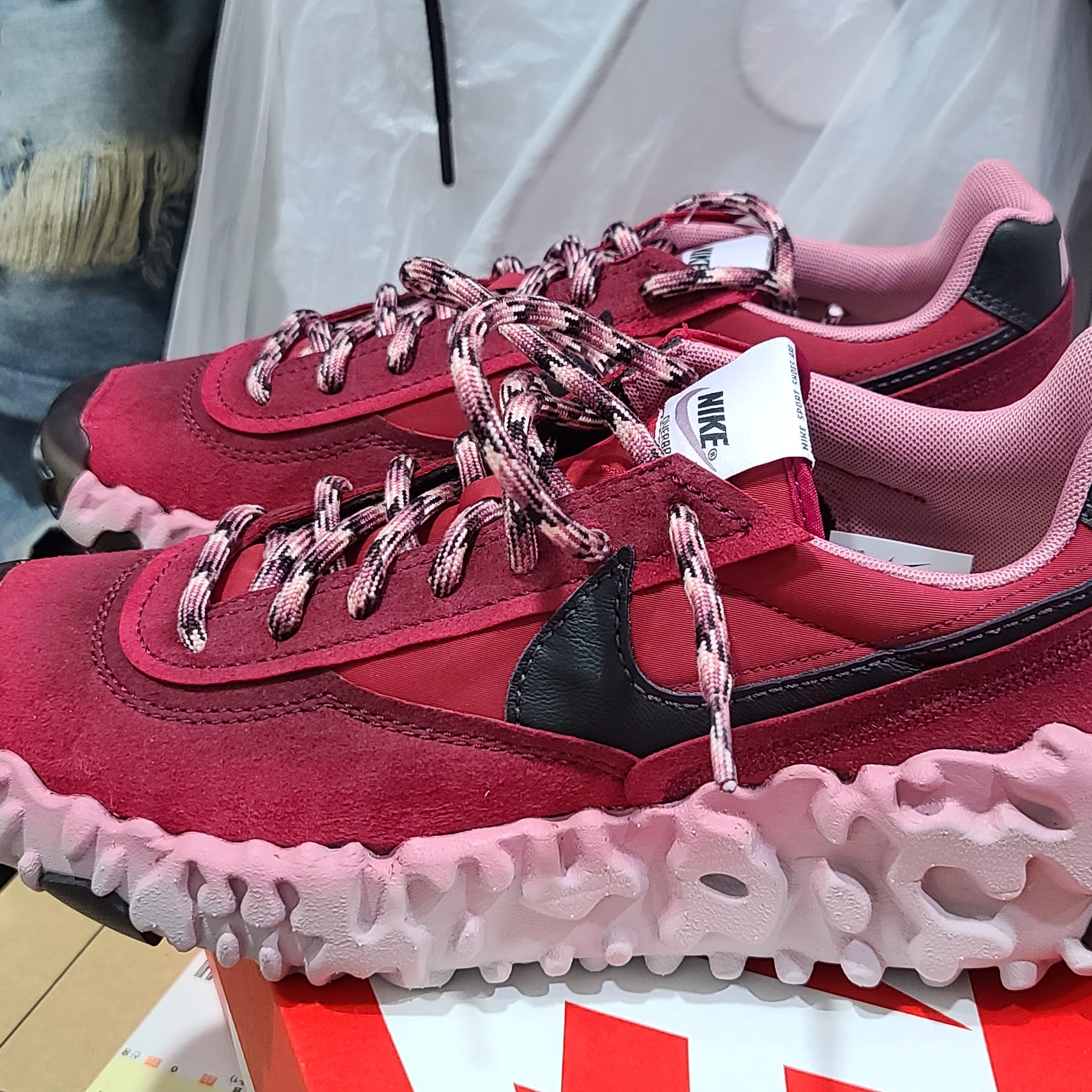 Nike Overbreak SP Bright Crimson 착용 스타일