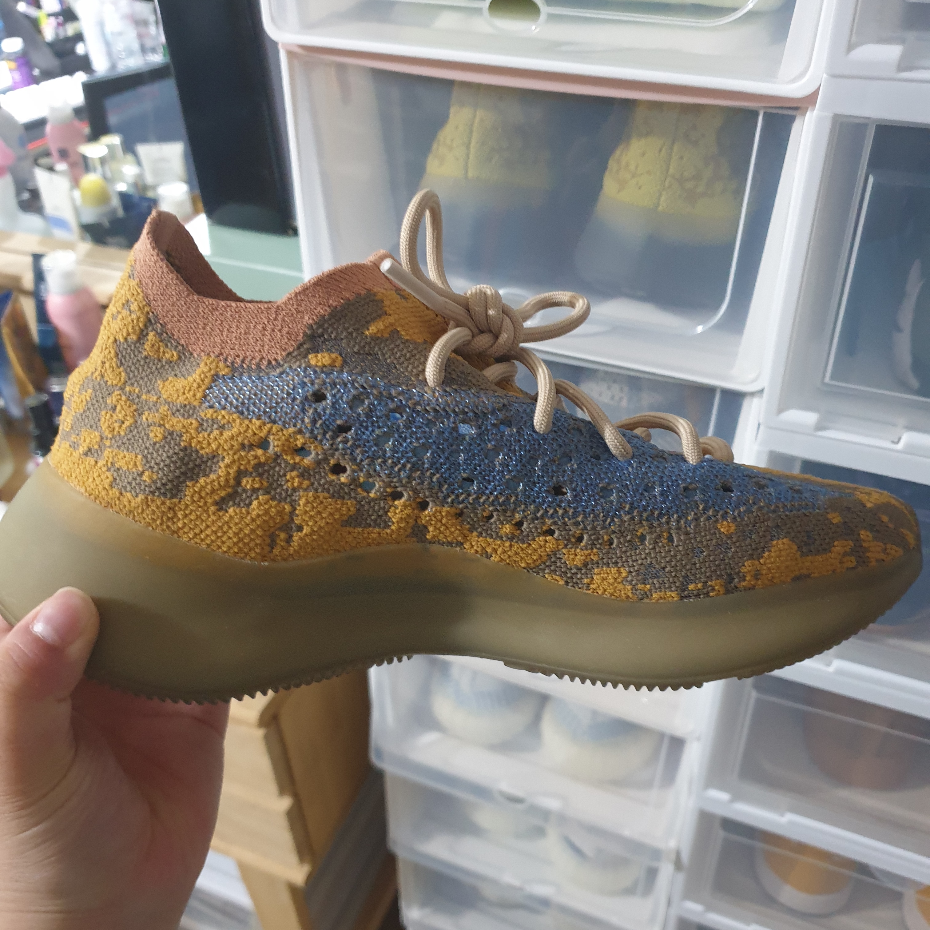 Adidas Yeezy Boost 380 Blue Oat - Non-Reflective 착용 스타일 - 2
