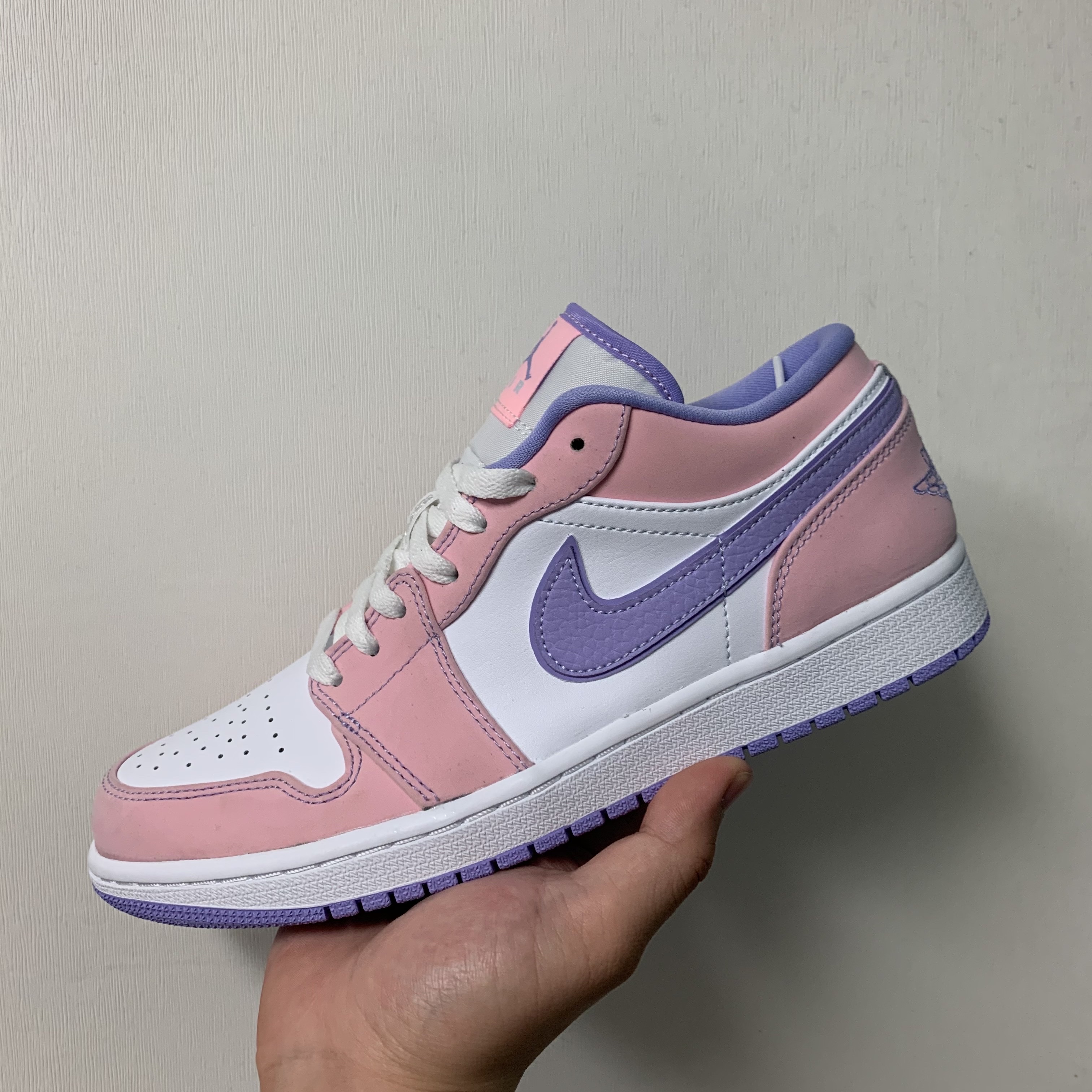 Jordan 1 Low SE Arctic Punch 착용 스타일