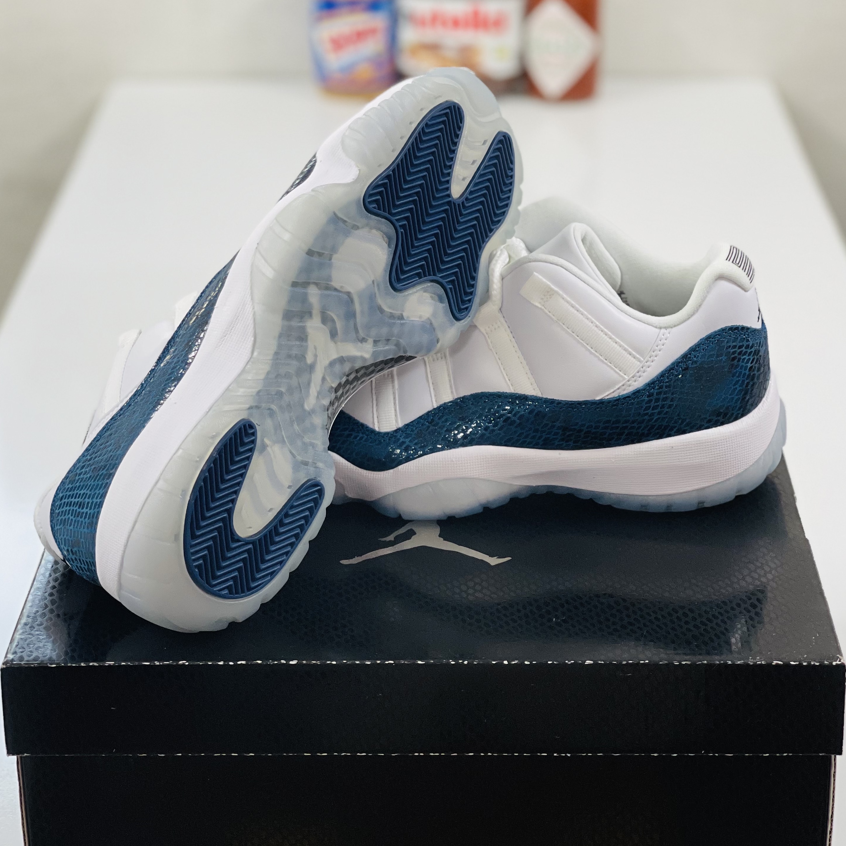 Jordan 11 Retro Low Navy Snakeskin 2019 착용 스타일 - 5