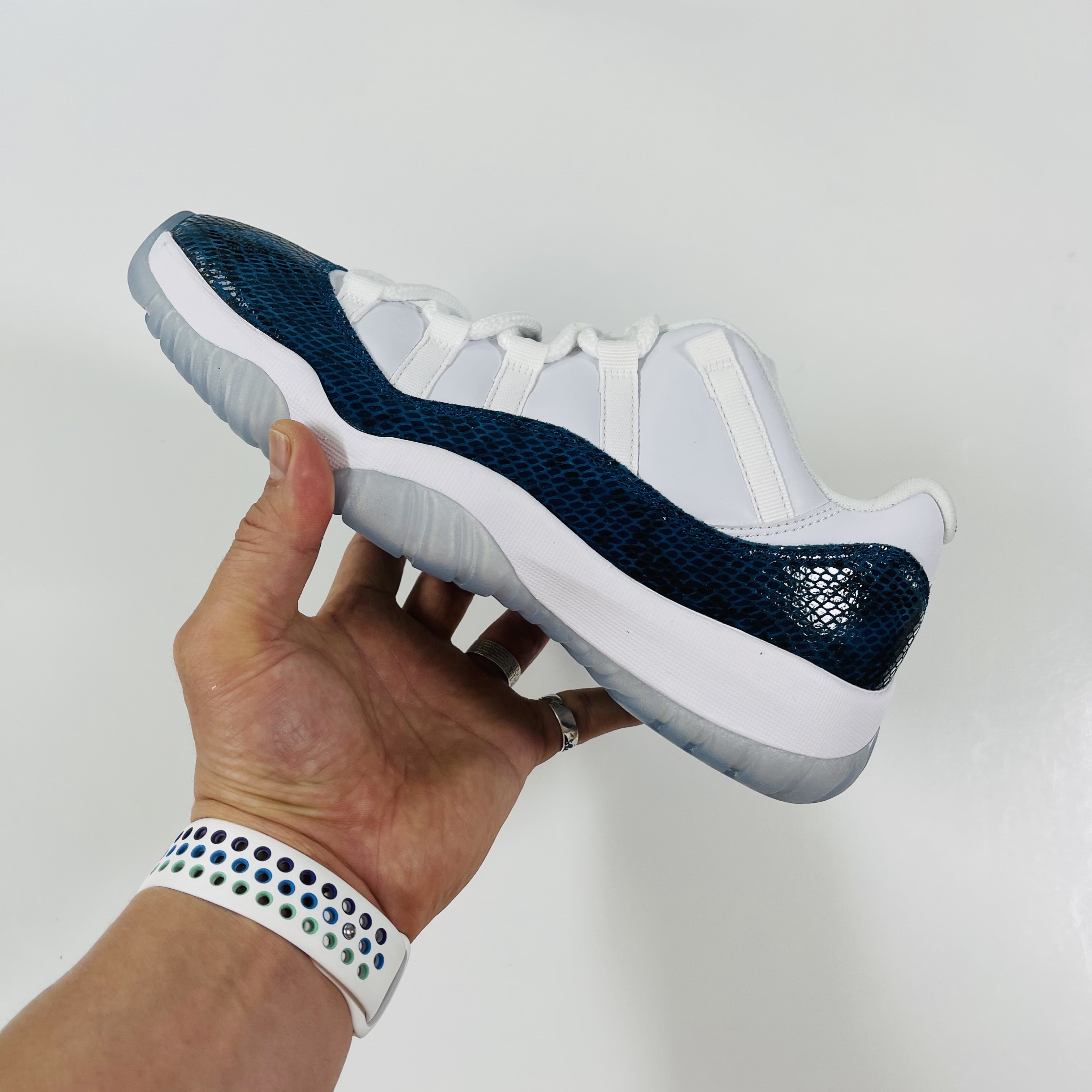 Jordan 11 Retro Low Navy Snakeskin 2019 착용 스타일 - 1