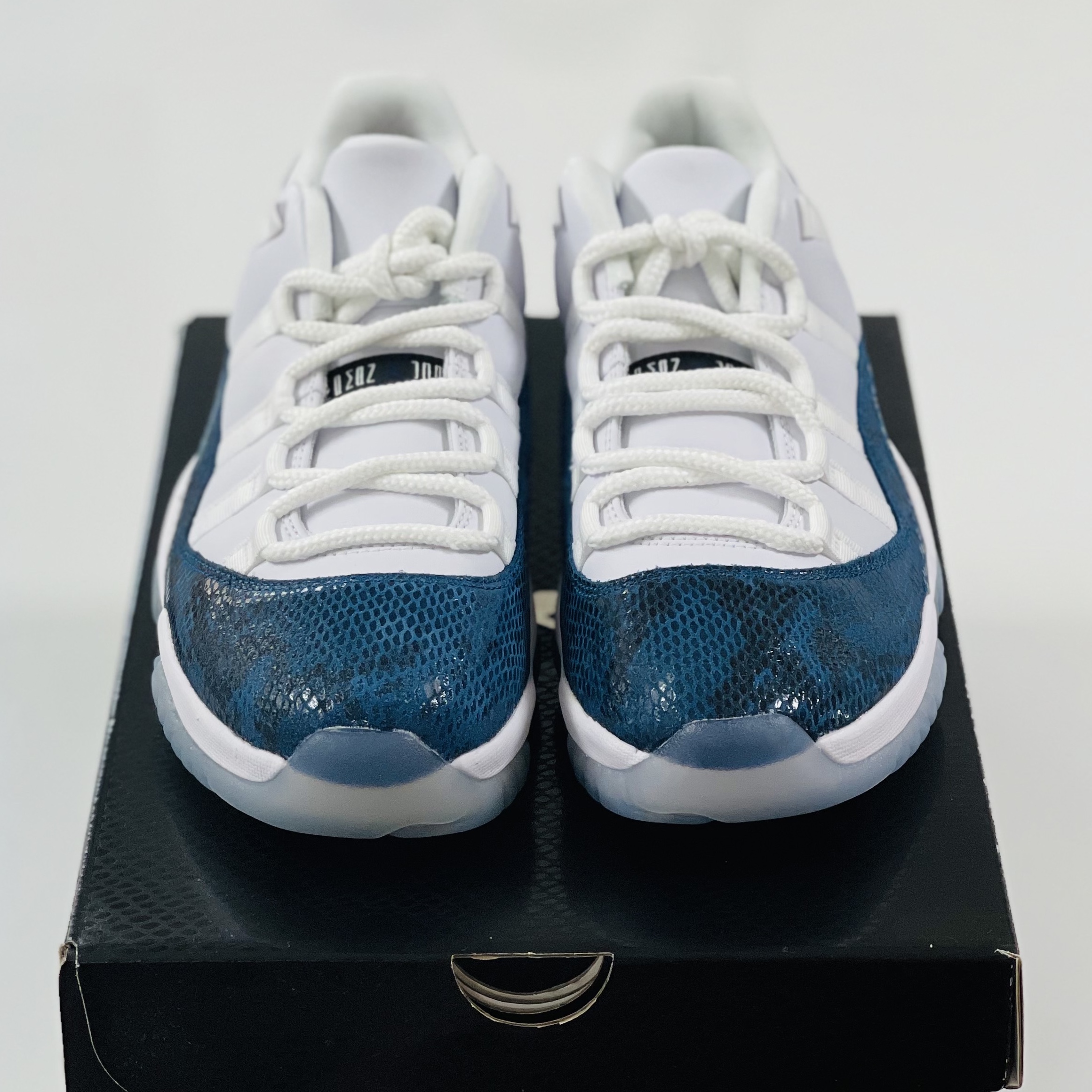 Jordan 11 Retro Low Navy Snakeskin 2019 착용 스타일 - 3