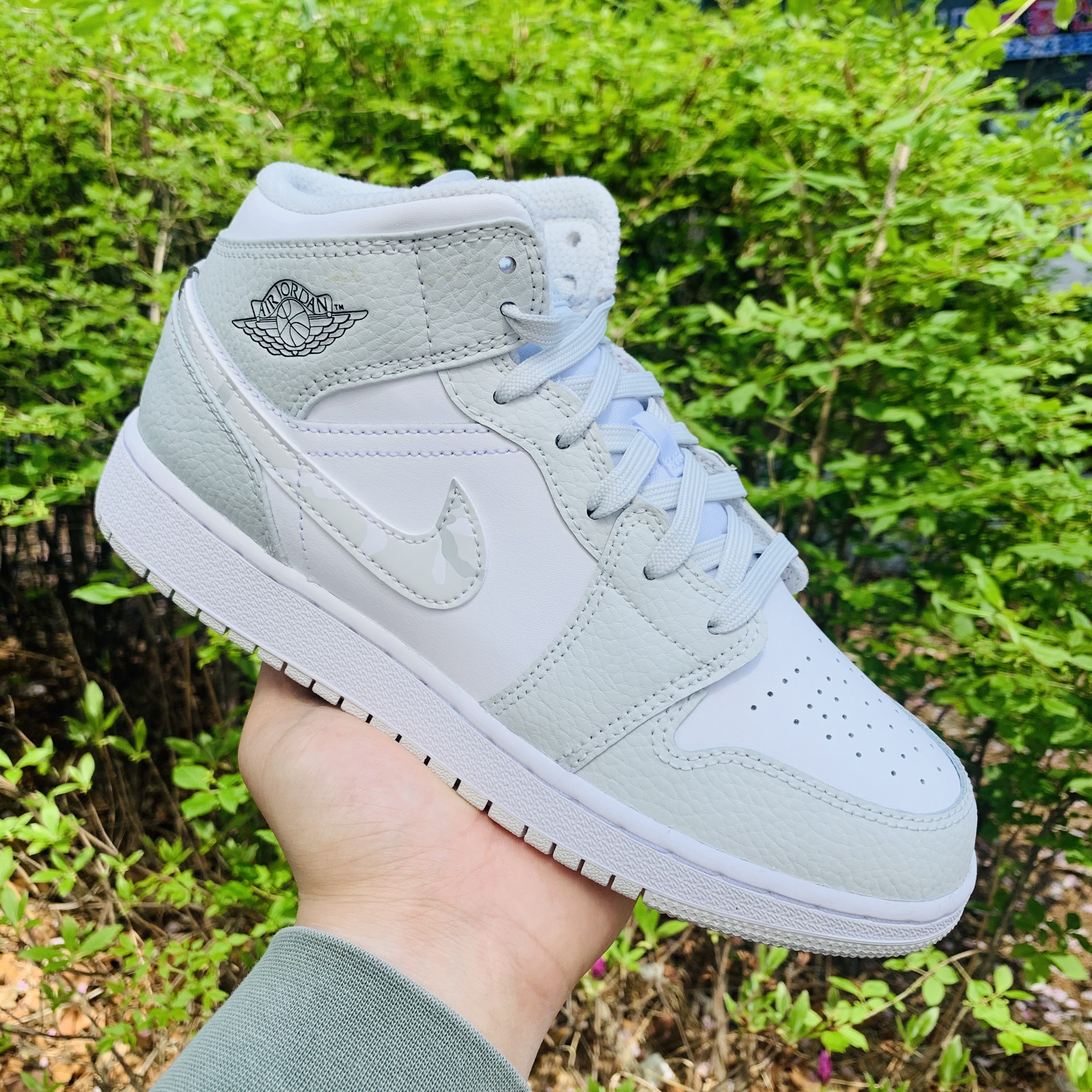 (GS) Jordan 1 Mid SE Grey Camo 착용 스타일