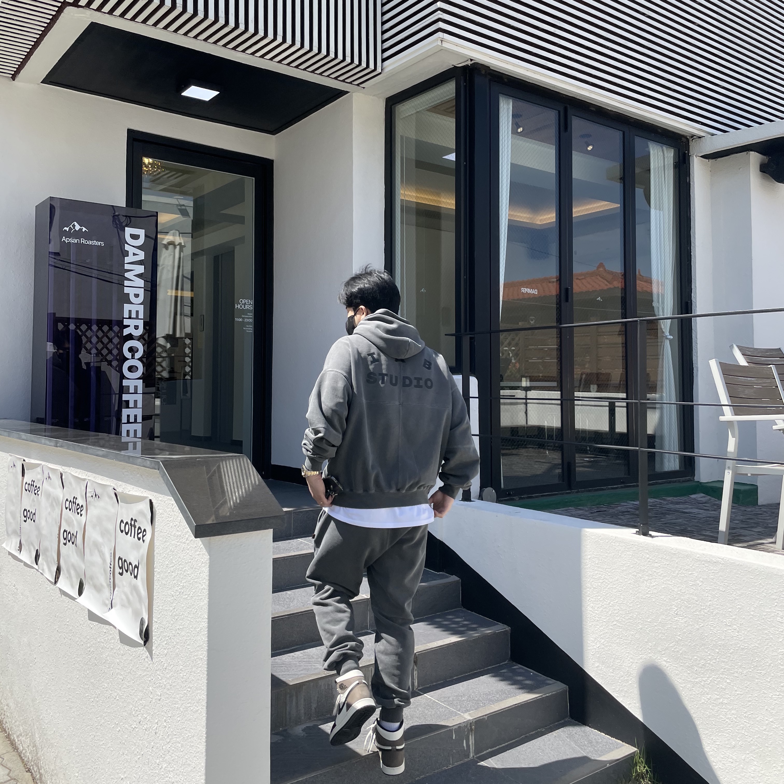 IAB Studio Blocked Pigment Hoodie Black, IAB Studio Blocked Pigment Sweatpants Black 착용 스타일
