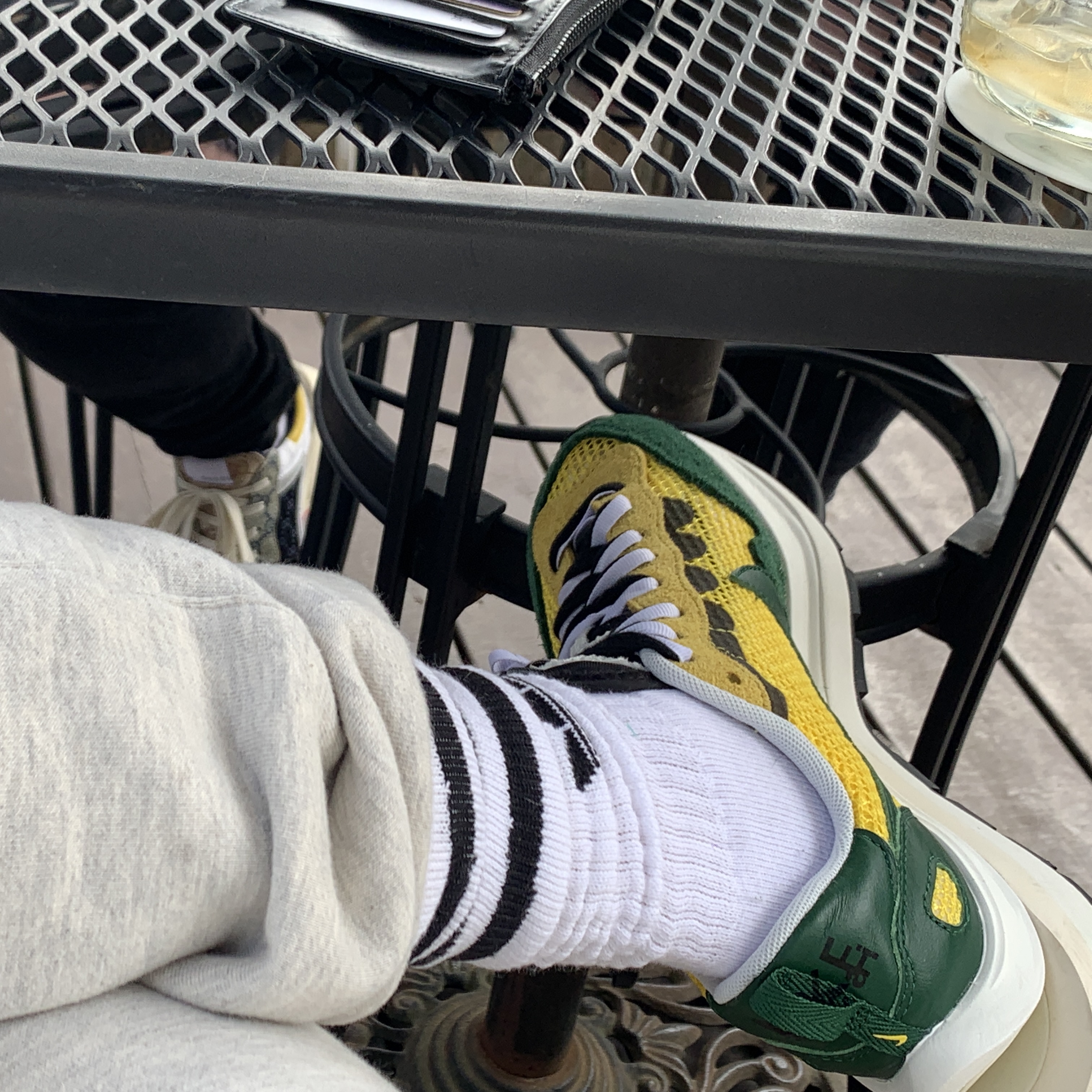 Nike x Sacai VaporWaffle Tour Yellow & Gorge Green Sail 착용 스타일
